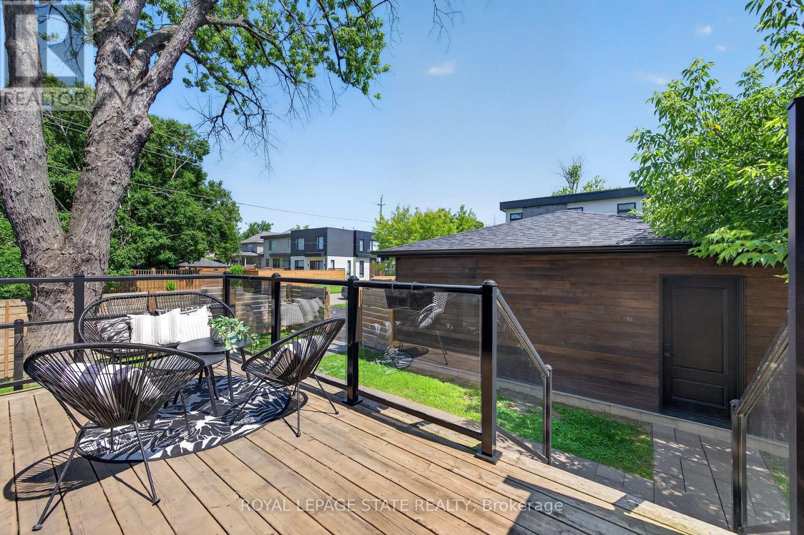 1047 Meredith Avenue, Mississauga, Ontario  L5E 2C6 - Photo 49 - W13810118