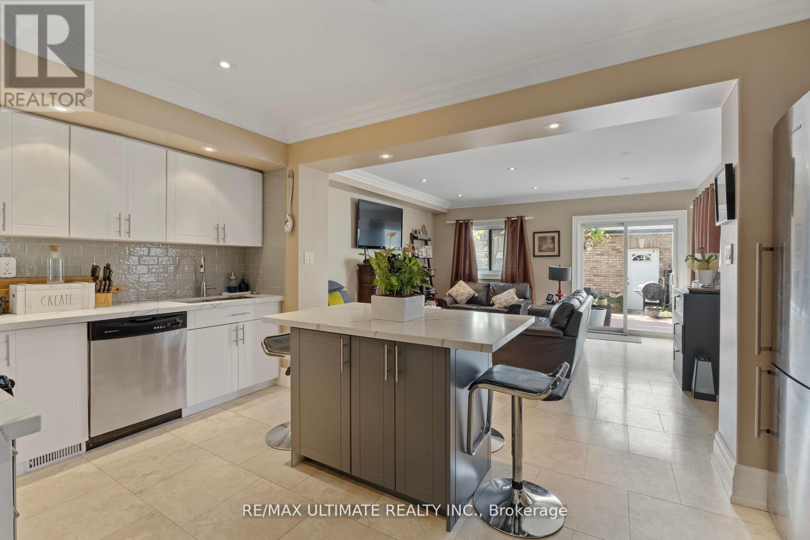 23 Seneca Avenue, Toronto, Ontario  M6N 2G7 - Photo 10 - W13810124