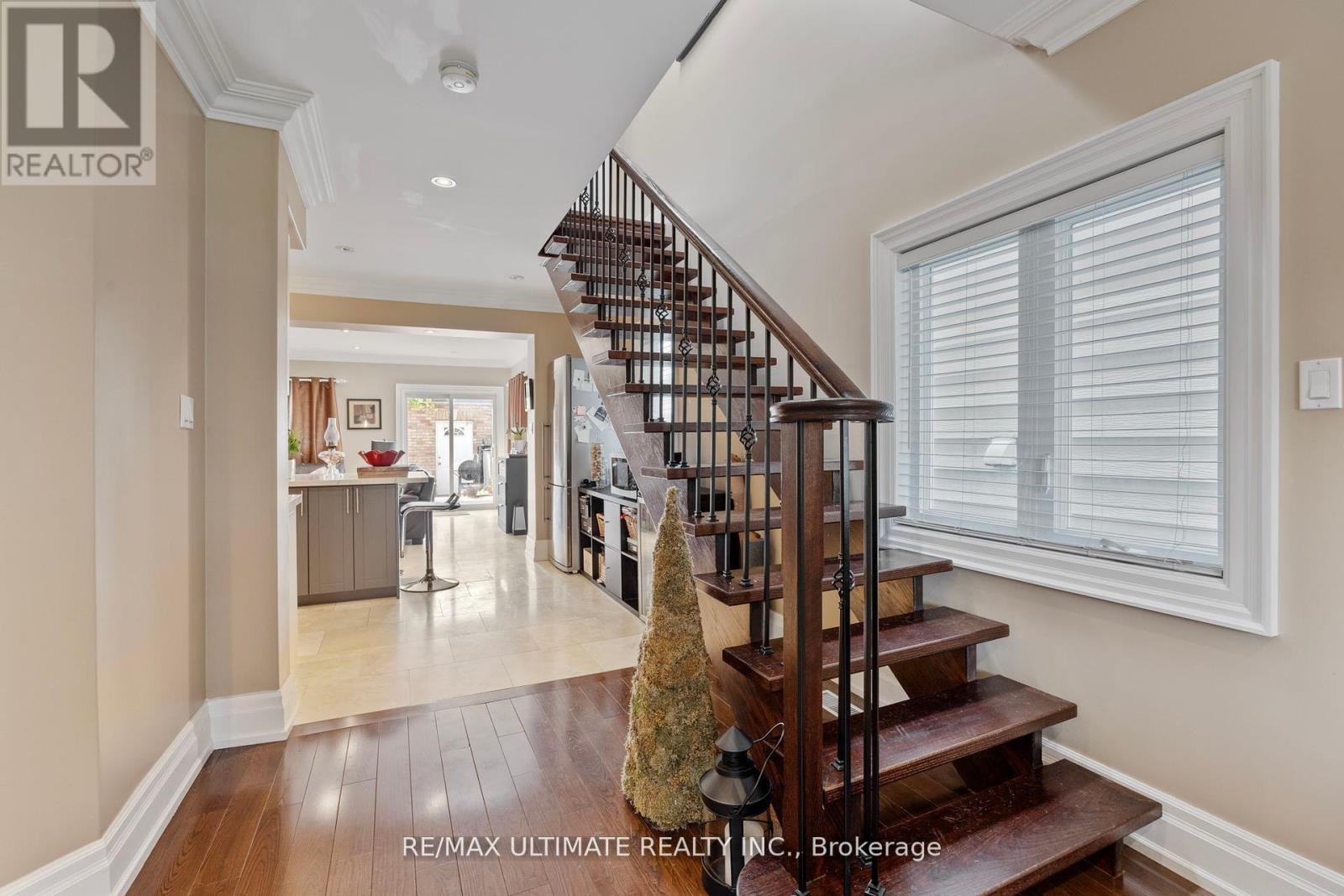 23 Seneca Avenue, Toronto, Ontario  M6N 2G7 - Photo 9 - W13810124