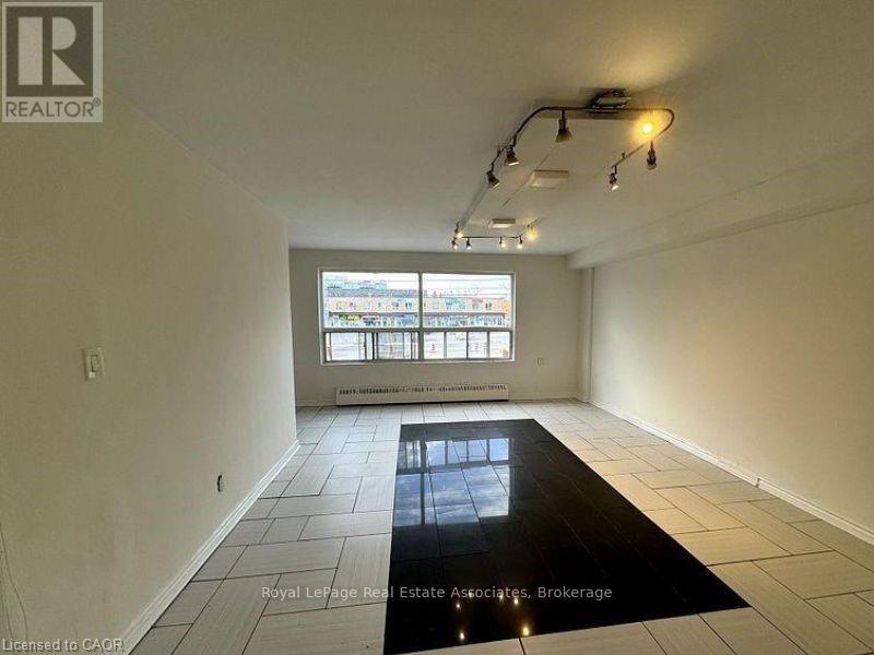 1 - 3071 Hurontario Street, Mississauga, Ontario  L5A 4E4 - Photo 2 - W13810152