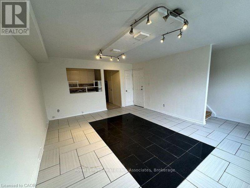 1 - 3071 Hurontario Street, Mississauga, Ontario  L5A 4E4 - Photo 3 - W13810152