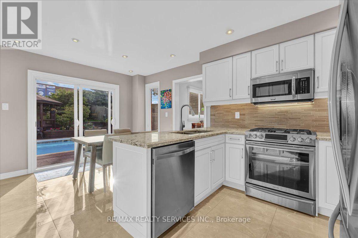 18 Corkett Drive, Brampton, Ontario  L6X 3H3 - Photo 12 - W13810154