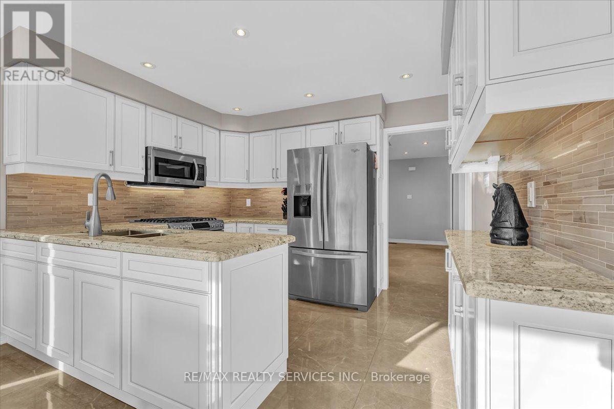 18 Corkett Drive, Brampton, Ontario  L6X 3H3 - Photo 15 - W13810154