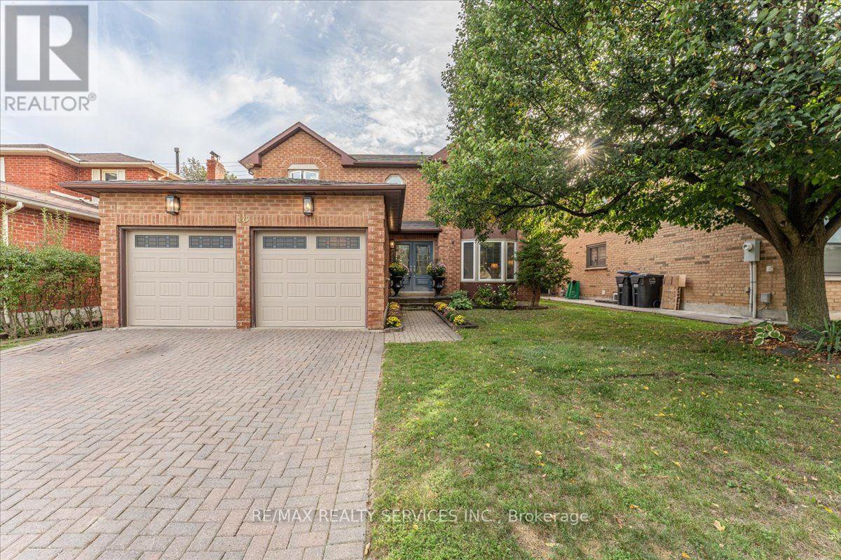 18 Corkett Drive, Brampton, Ontario  L6X 3H3 - Photo 2 - W13810154