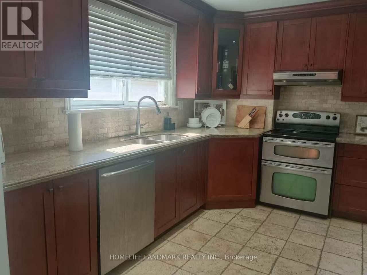 40 Carsbrooke Road, Toronto (Etobicoke West Mall), Ontario  M9C 3C1 - Photo 3 - W13810208
