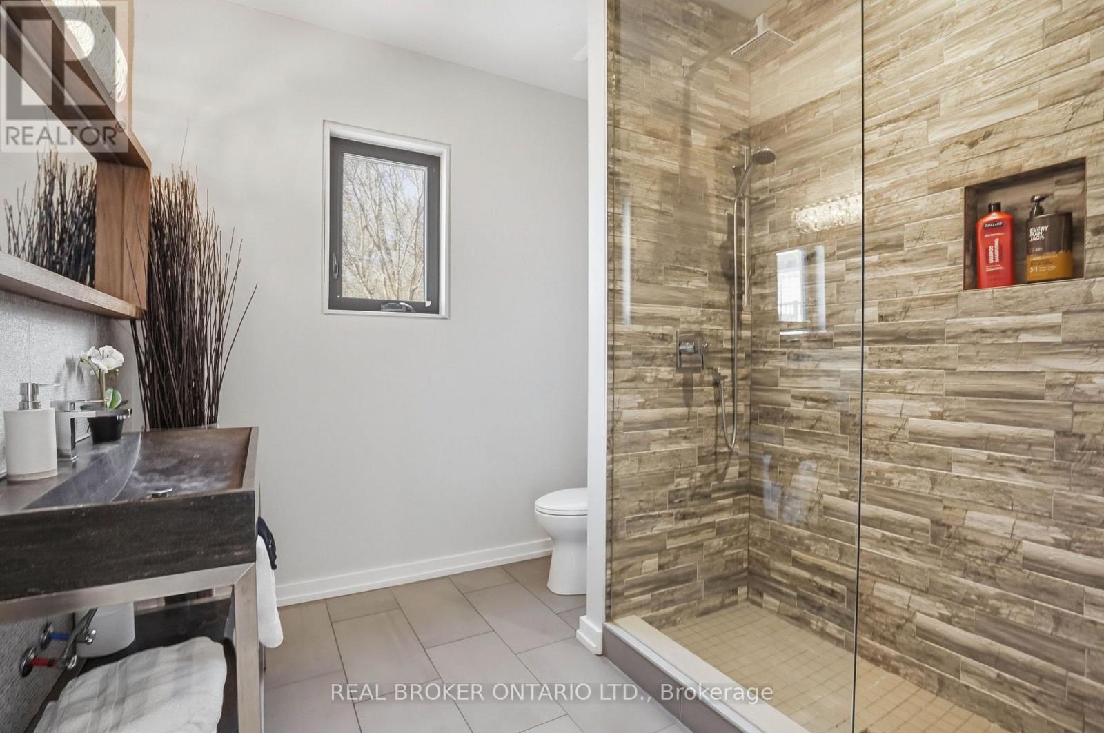 868 Danforth Place, Burlington, Ontario  L7T 1S2 - Photo 23 - W13810262