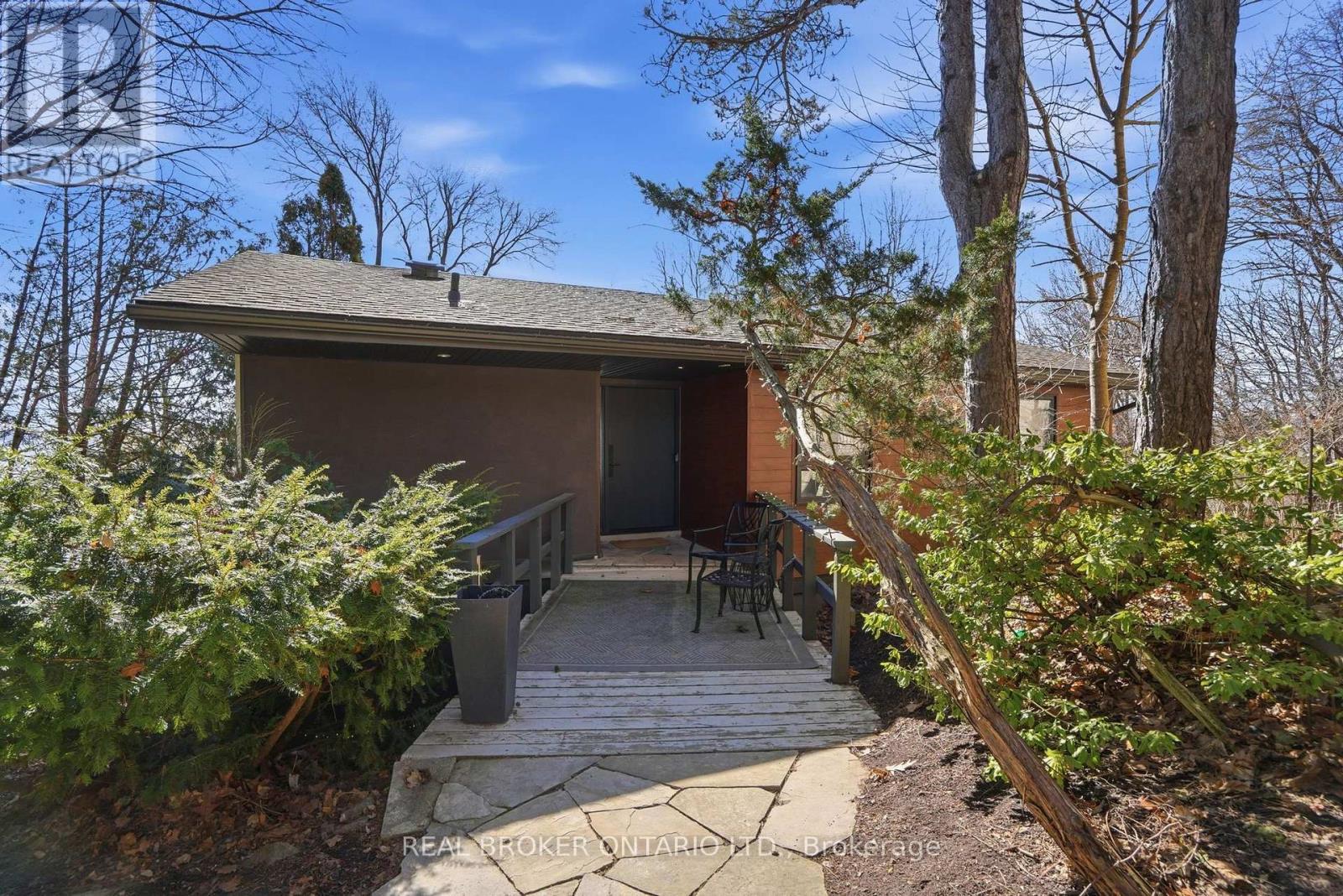 868 Danforth Place, Burlington, Ontario  L7T 1S2 - Photo 4 - W13810262