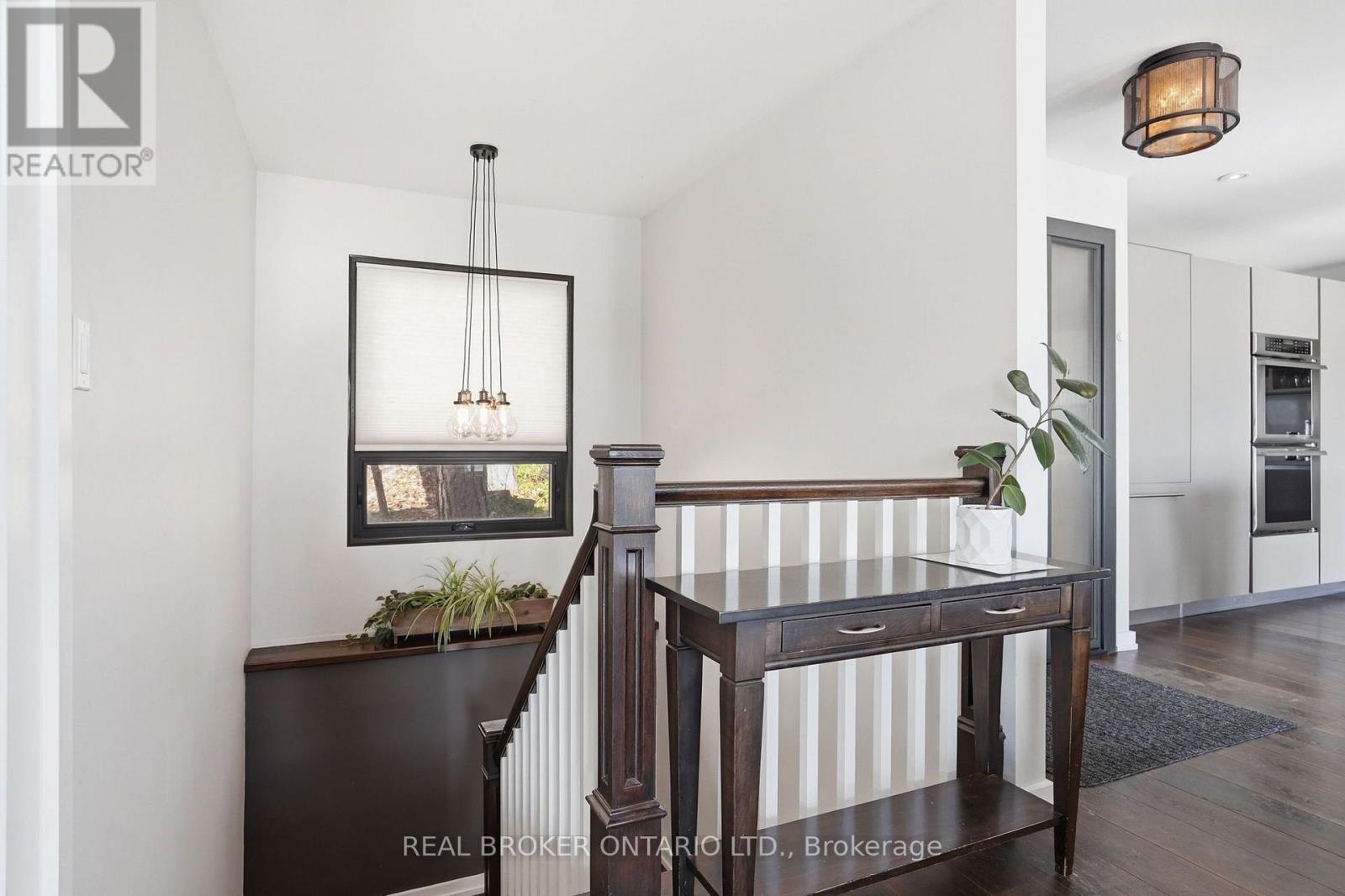 868 Danforth Place, Burlington, Ontario  L7T 1S2 - Photo 8 - W13810262