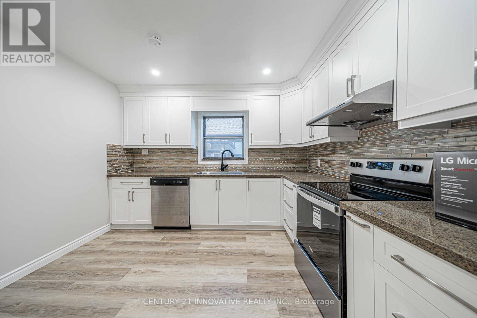Upper - 22 Carysfort Road, Toronto, Ontario  M8Z 4X2 - Photo 12 - W13810334