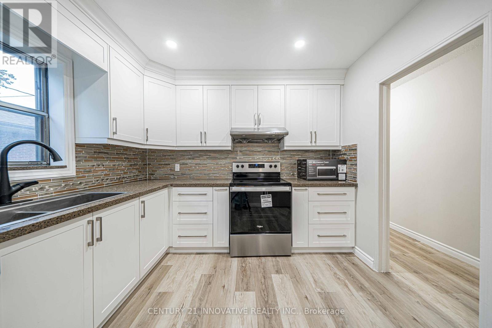 Upper - 22 Carysfort Road, Toronto, Ontario  M8Z 4X2 - Photo 15 - W13810334