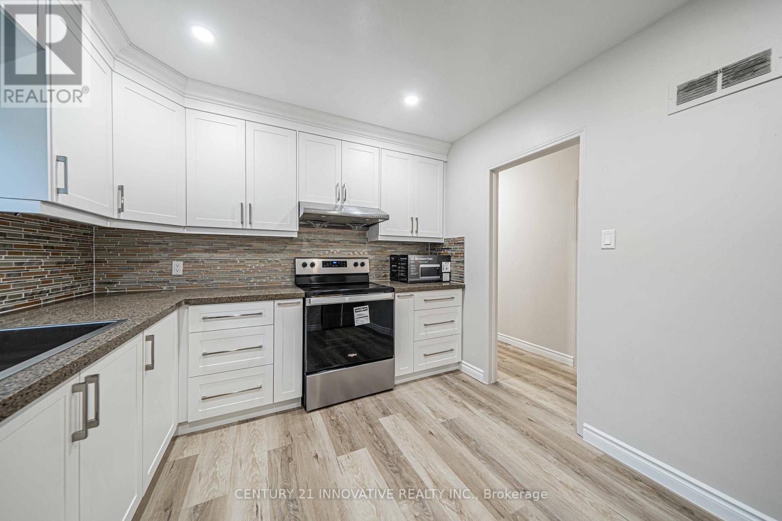 Upper - 22 Carysfort Road, Toronto, Ontario  M8Z 4X2 - Photo 16 - W13810334