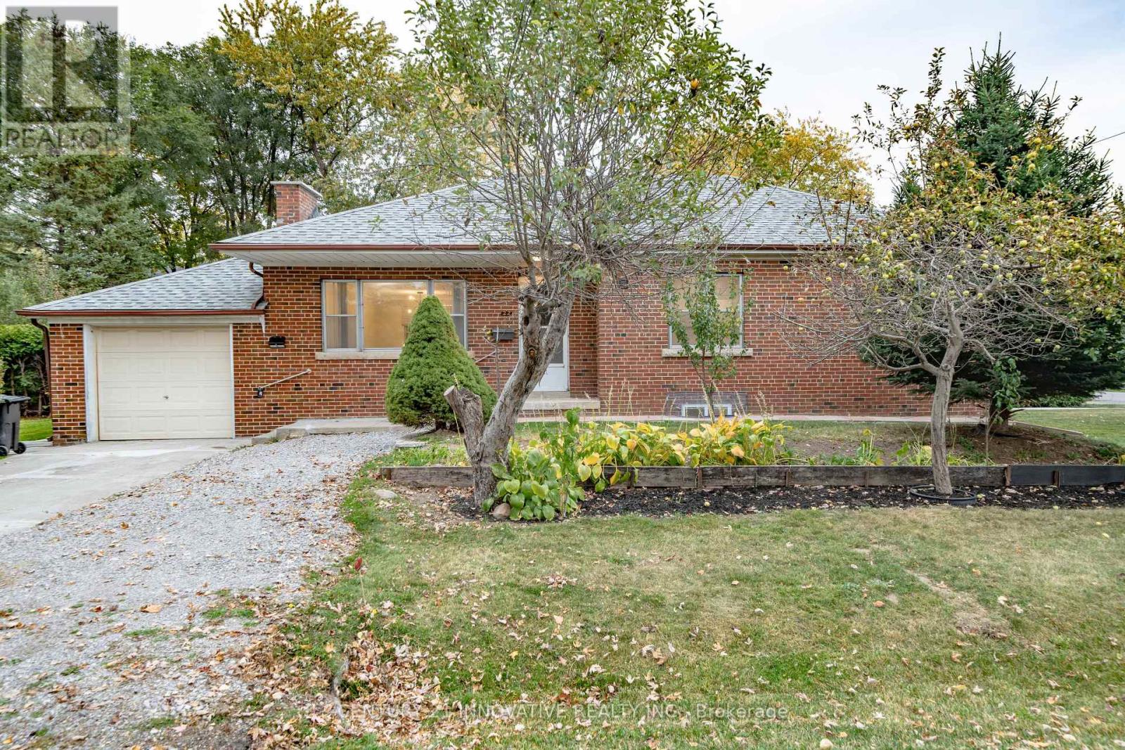 Upper - 22 Carysfort Road, Toronto, Ontario  M8Z 4X2 - Photo 2 - W13810334