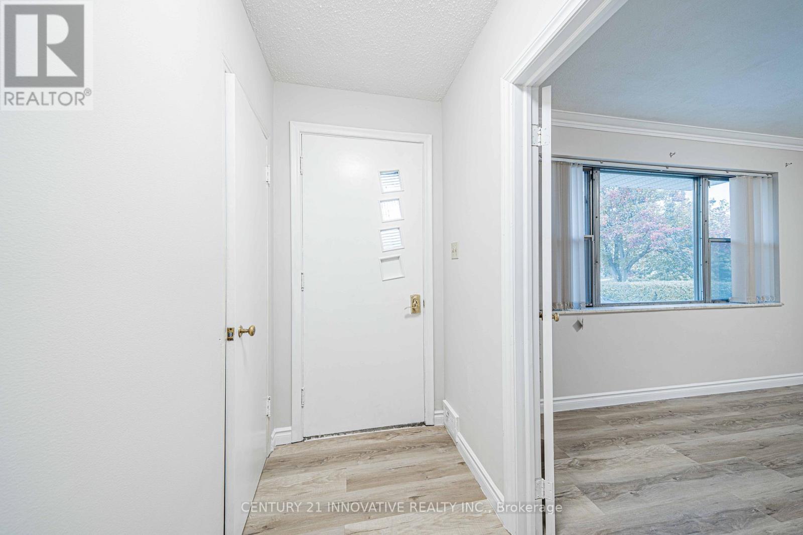Upper - 22 Carysfort Road, Toronto, Ontario  M8Z 4X2 - Photo 5 - W13810334