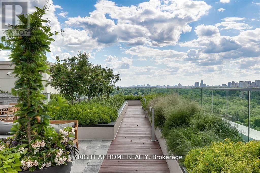 430 - 1 Old Mill Drive, Toronto, Ontario  M6S 0A1 - Photo 7 - W13810348