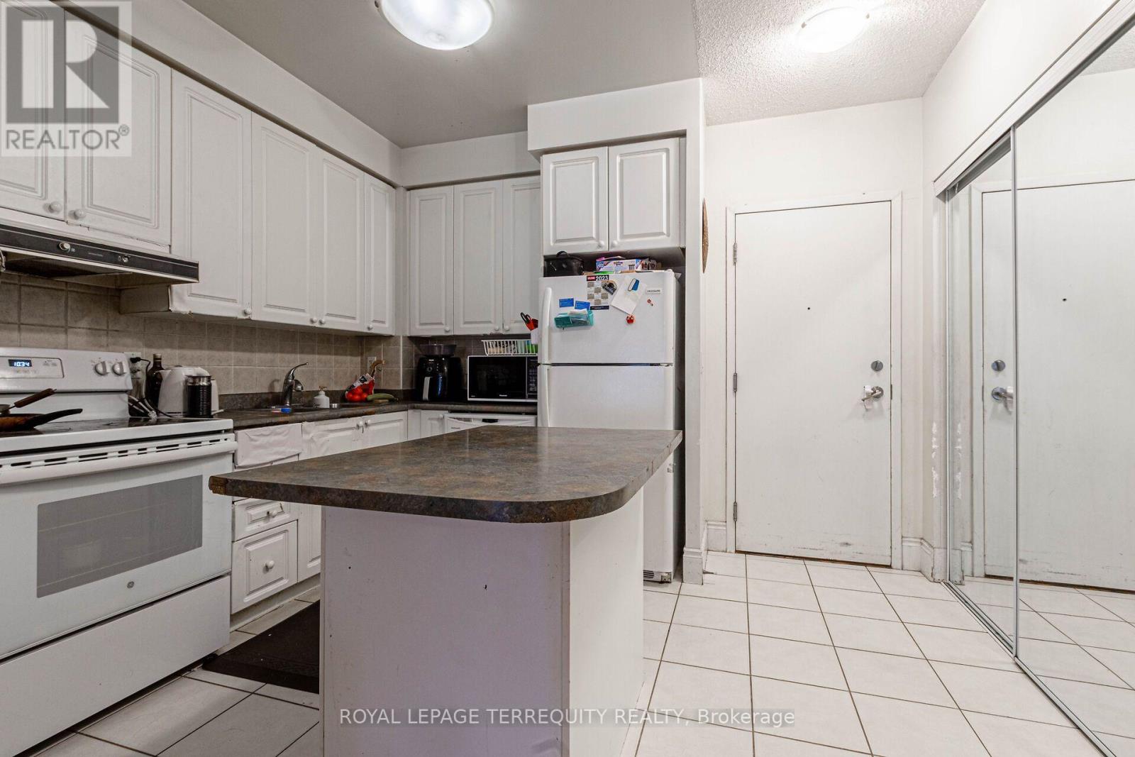226 - 3888 Duke Of York Boulevard, Mississauga, Ontario  L5B 4P5 - Photo 3 - W13810350