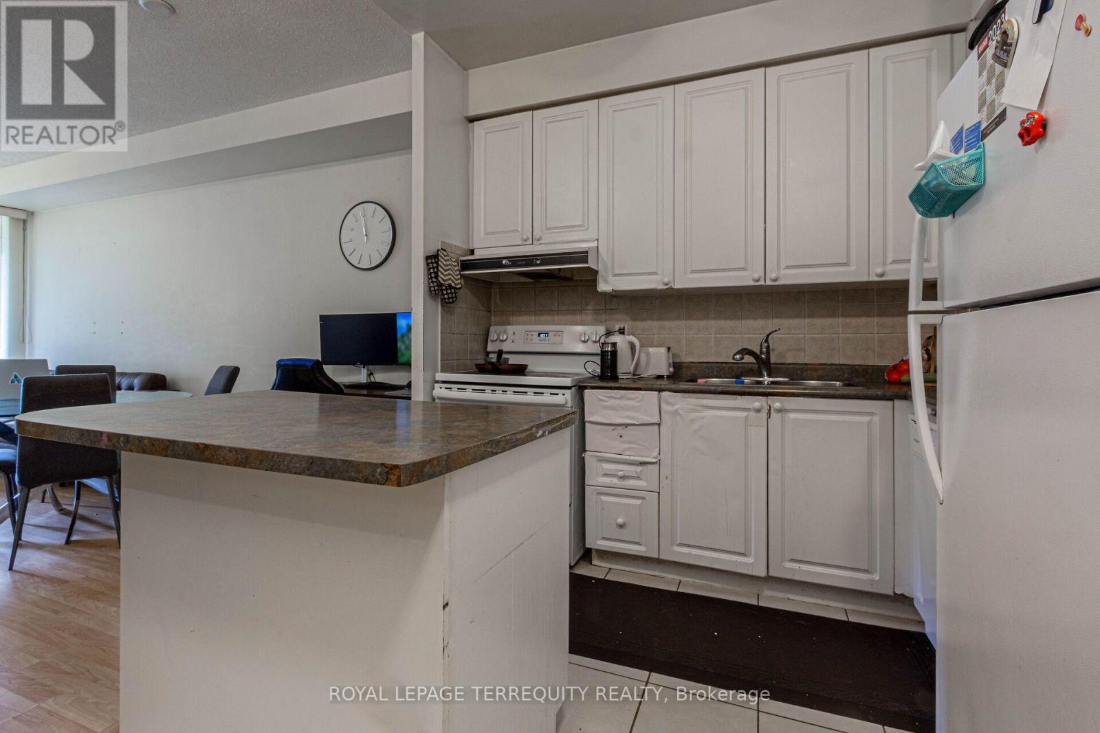 226 - 3888 Duke Of York Boulevard, Mississauga, Ontario  L5B 4P5 - Photo 4 - W13810350