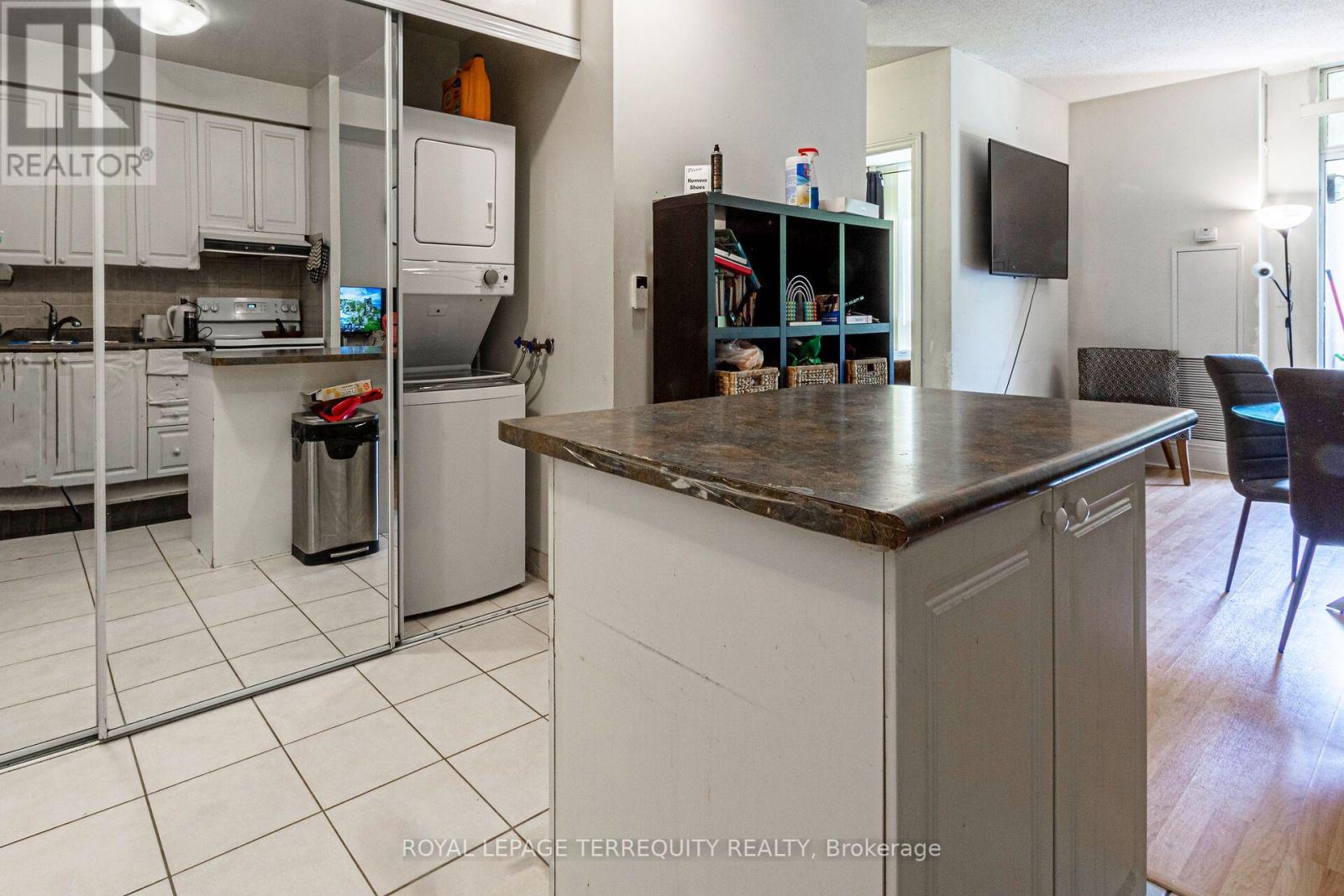 226 - 3888 Duke Of York Boulevard, Mississauga, Ontario  L5B 4P5 - Photo 6 - W13810350