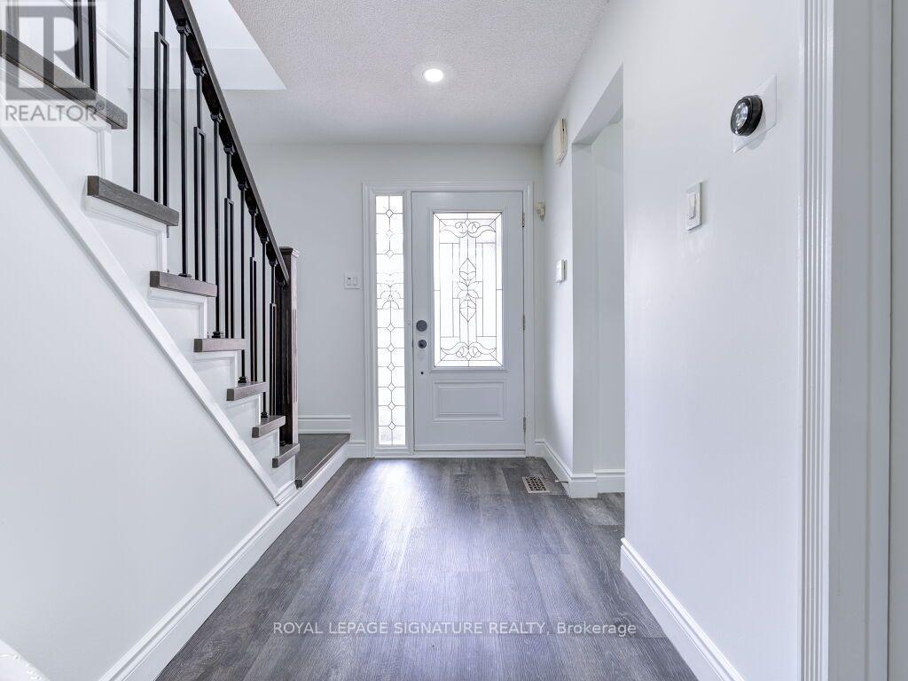 370 Hansen Road, Brampton, Ontario  L6V 3P7 - Photo 3 - W13779588