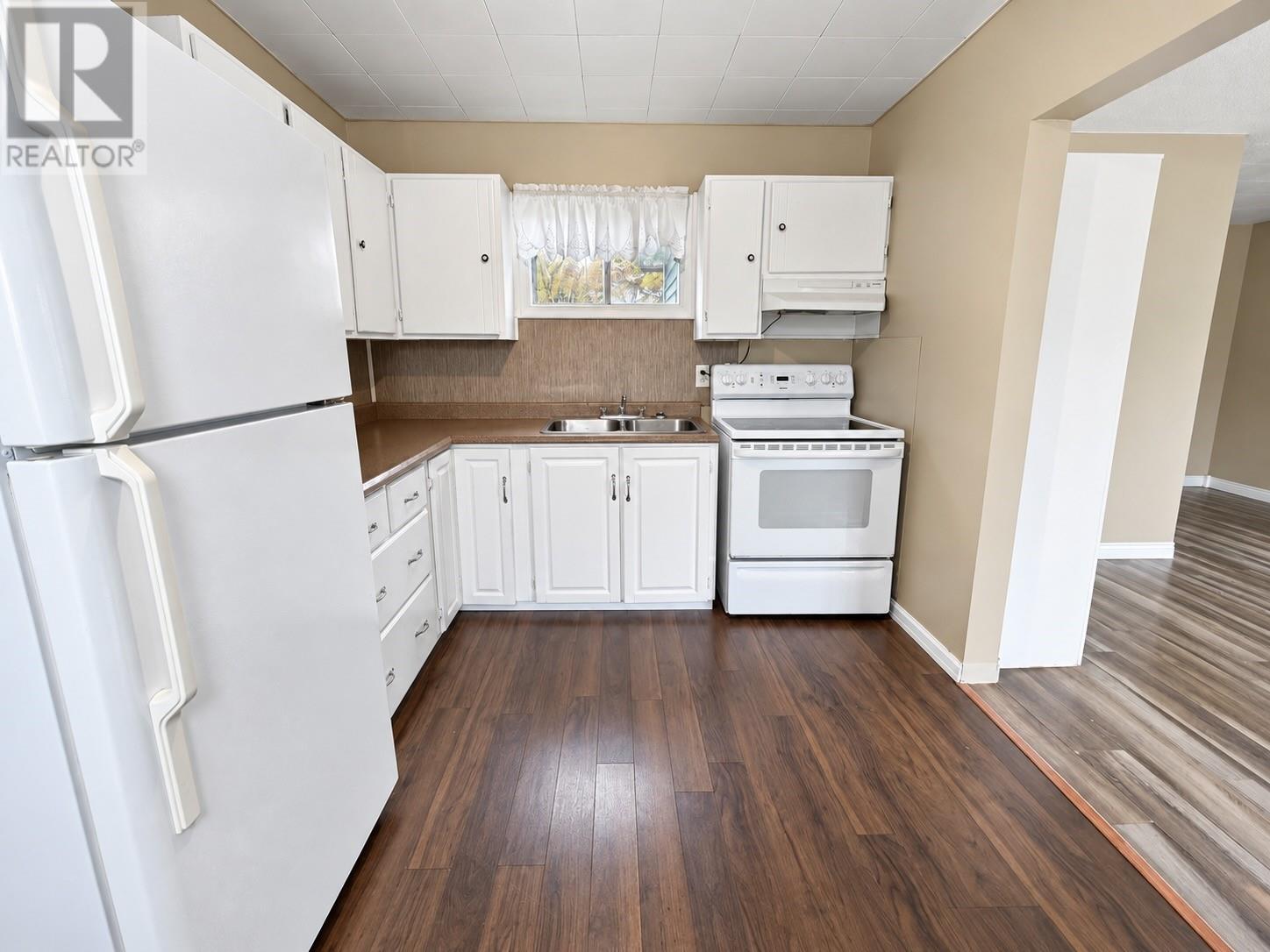 73 Beach Avenue, Salmon Cove — photo 8