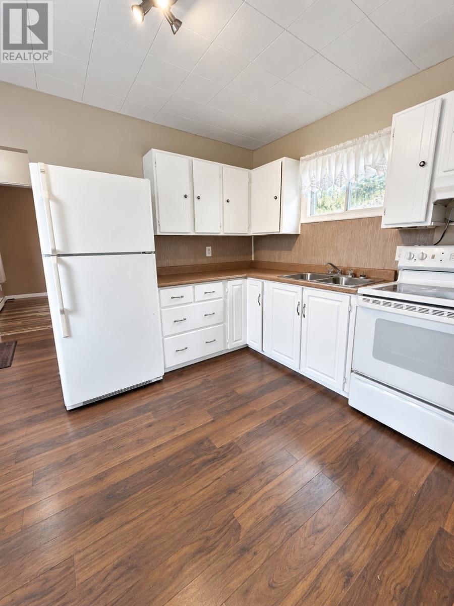 73 Beach Avenue, Salmon Cove — photo 9