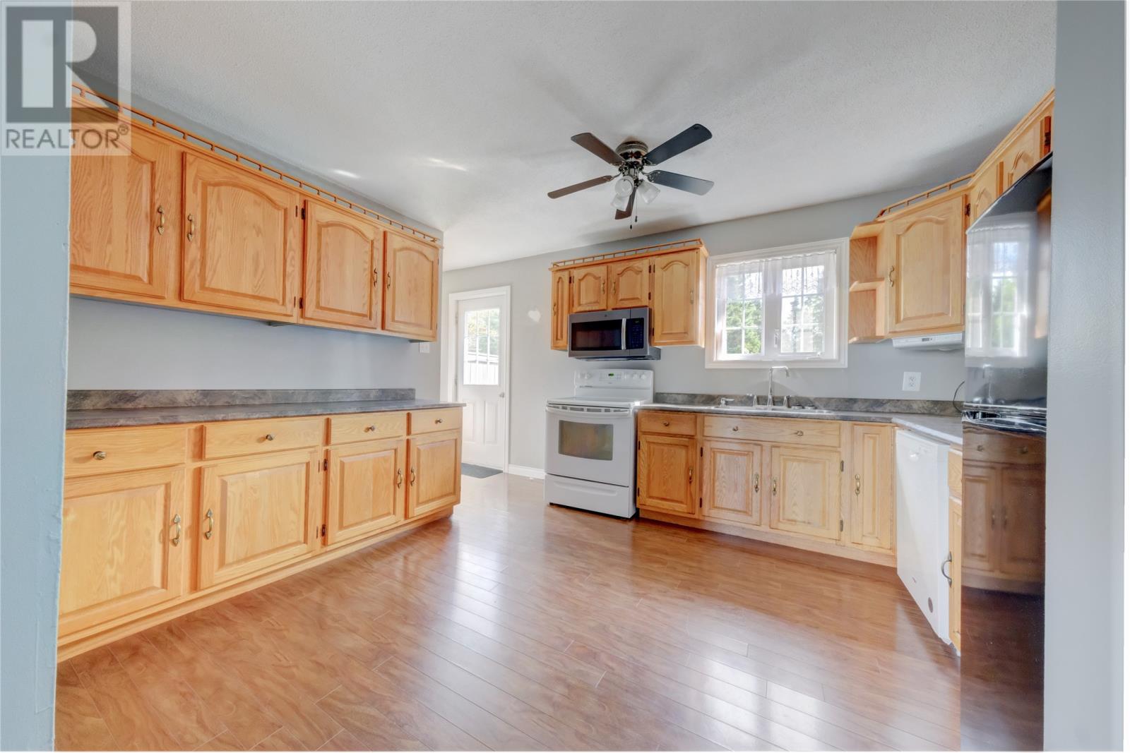 18 Mountainview Road, Massey Drive — photo 6