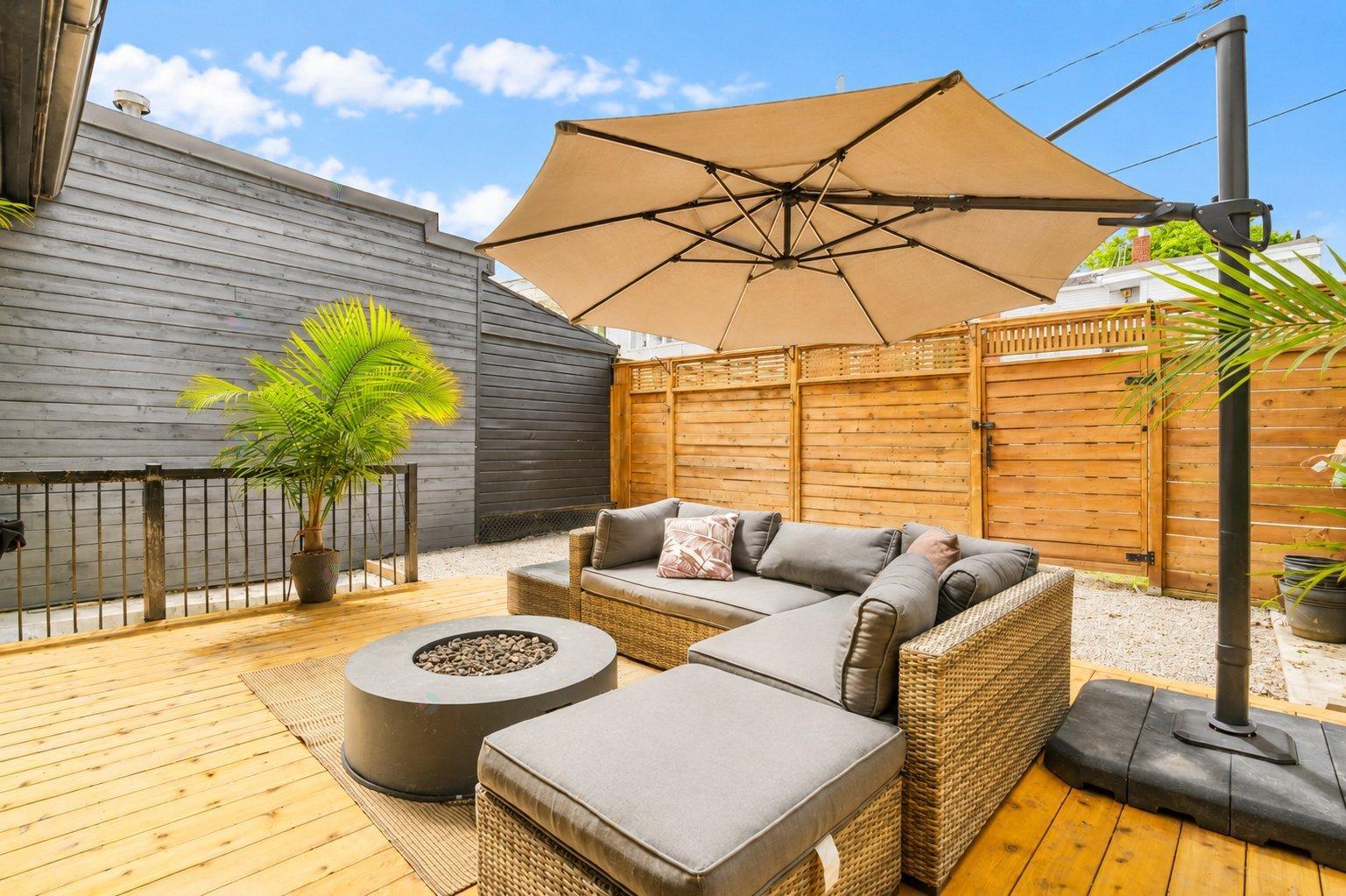 5925 Rue Mazarin Montréal (Le Sud-Ouest) Quebec Canada H4E2X1 2
