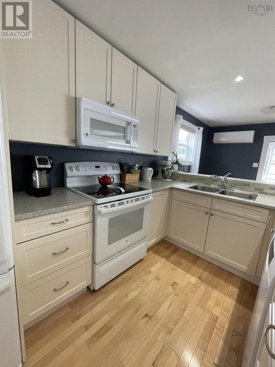73 Brown Street, Sydney, Nova Scotia  B1S 2M6 - Photo 10 - 202623955