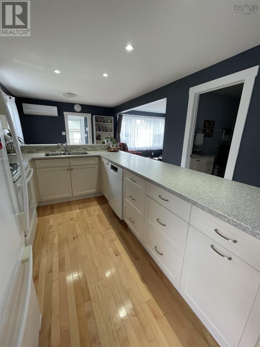 73 Brown Street, Sydney, Nova Scotia  B1S 2M6 - Photo 11 - 202623955