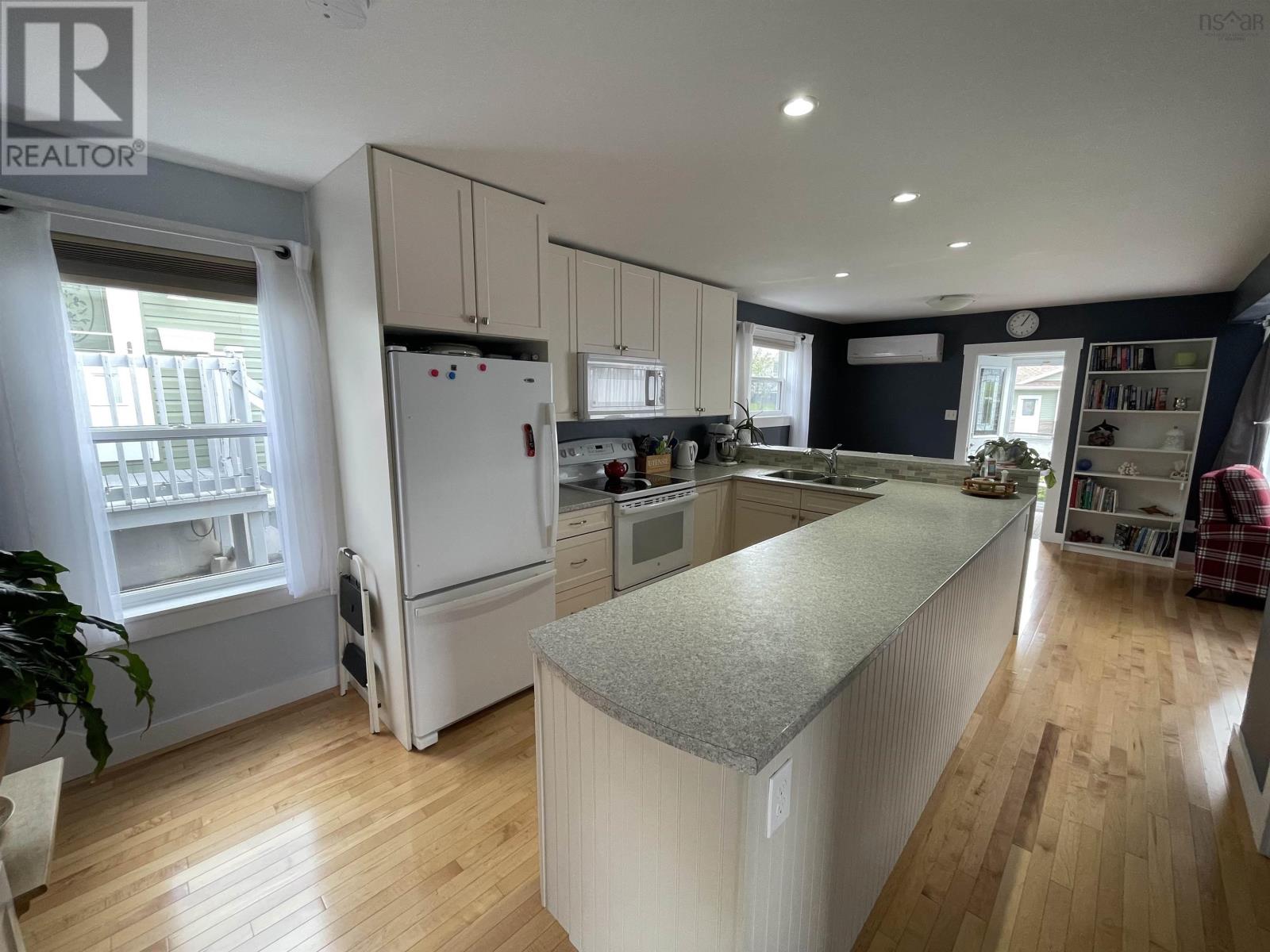 73 Brown Street, Sydney, Nova Scotia  B1S 2M6 - Photo 6 - 202623955