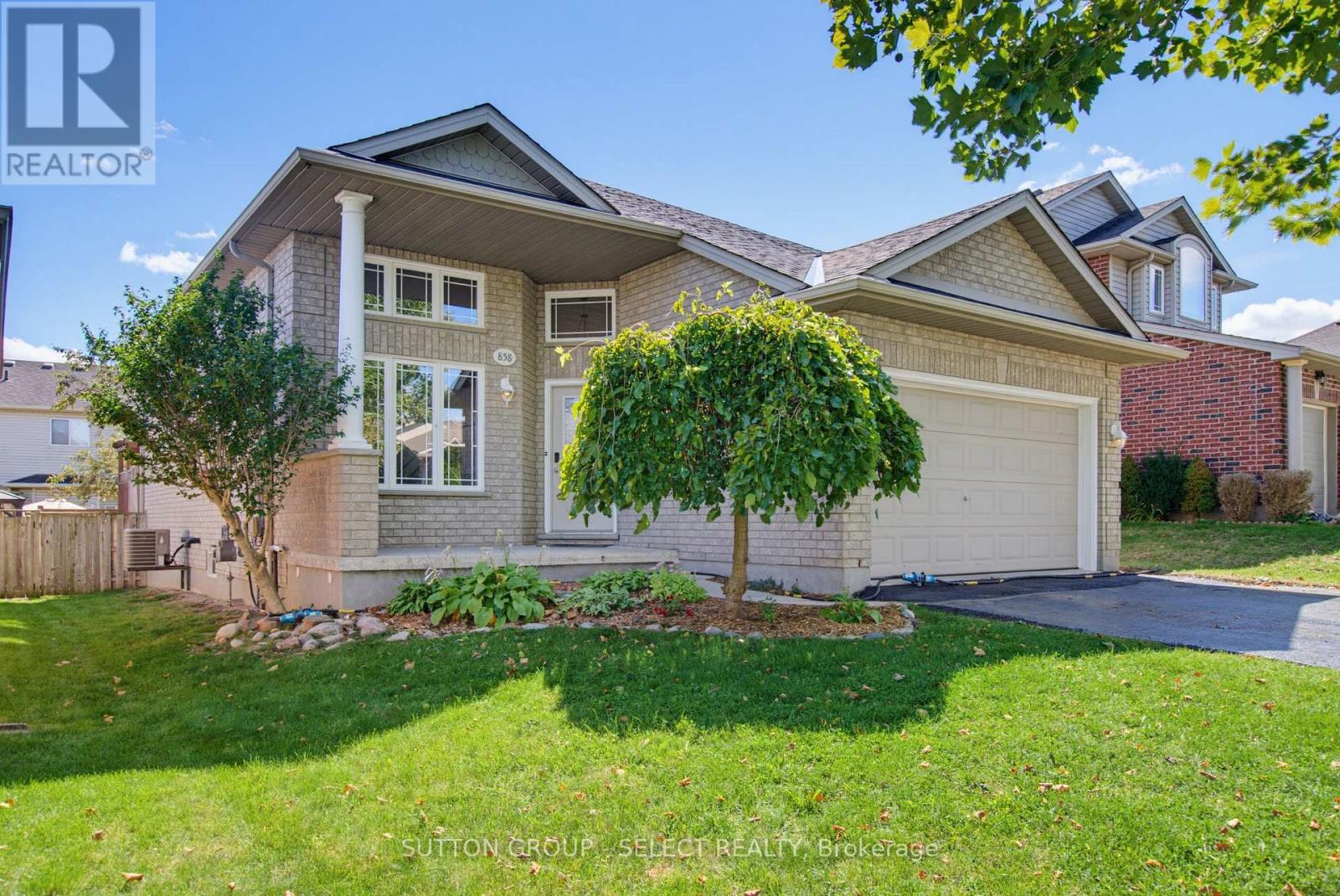 858 CRESTHAVEN CRESCENT, London South, Ontario