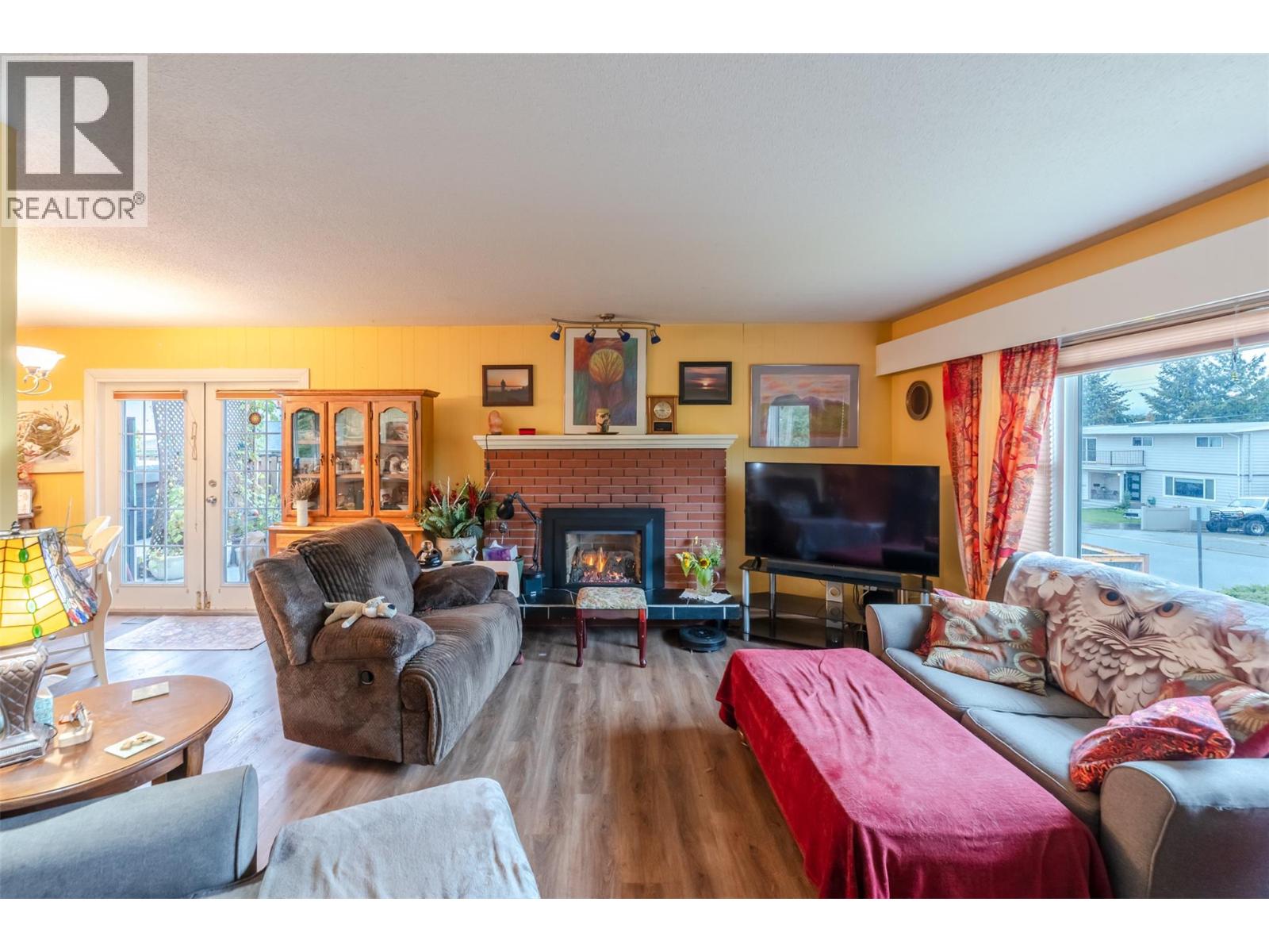 902 Maccleave Avenue, Penticton, British Columbia  V2A 3C5 - Photo 2 - 10401366