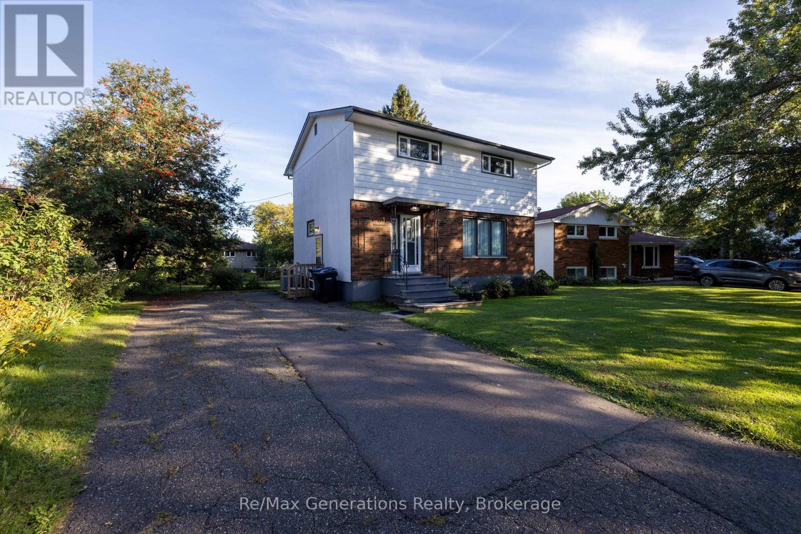 235 MAPLE AVENUE, Thunder Bay, Ontario
