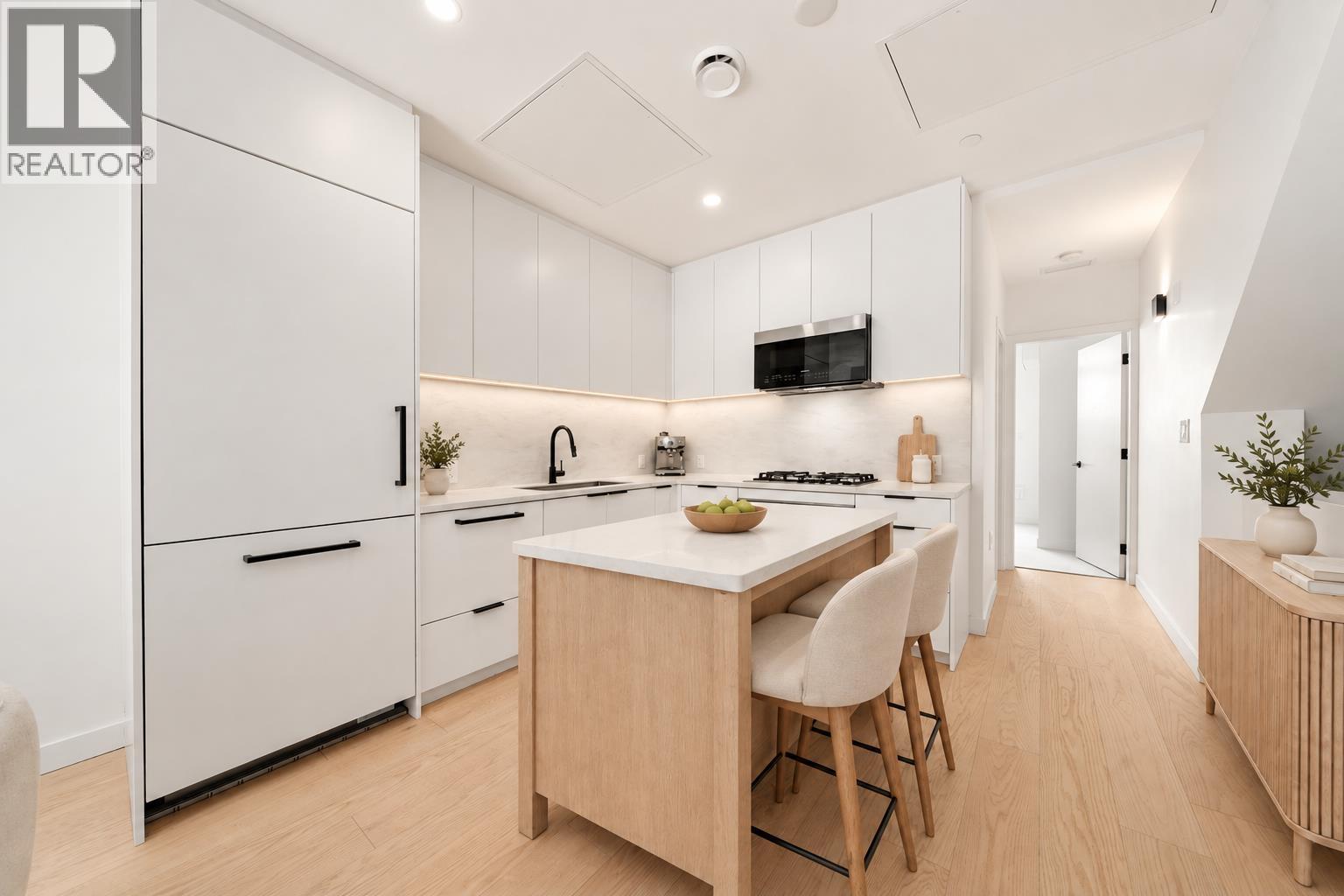 127 650 E 2nd Street, North Vancouver, British Columbia  V7L 1E3 - Photo 2 - R3167696