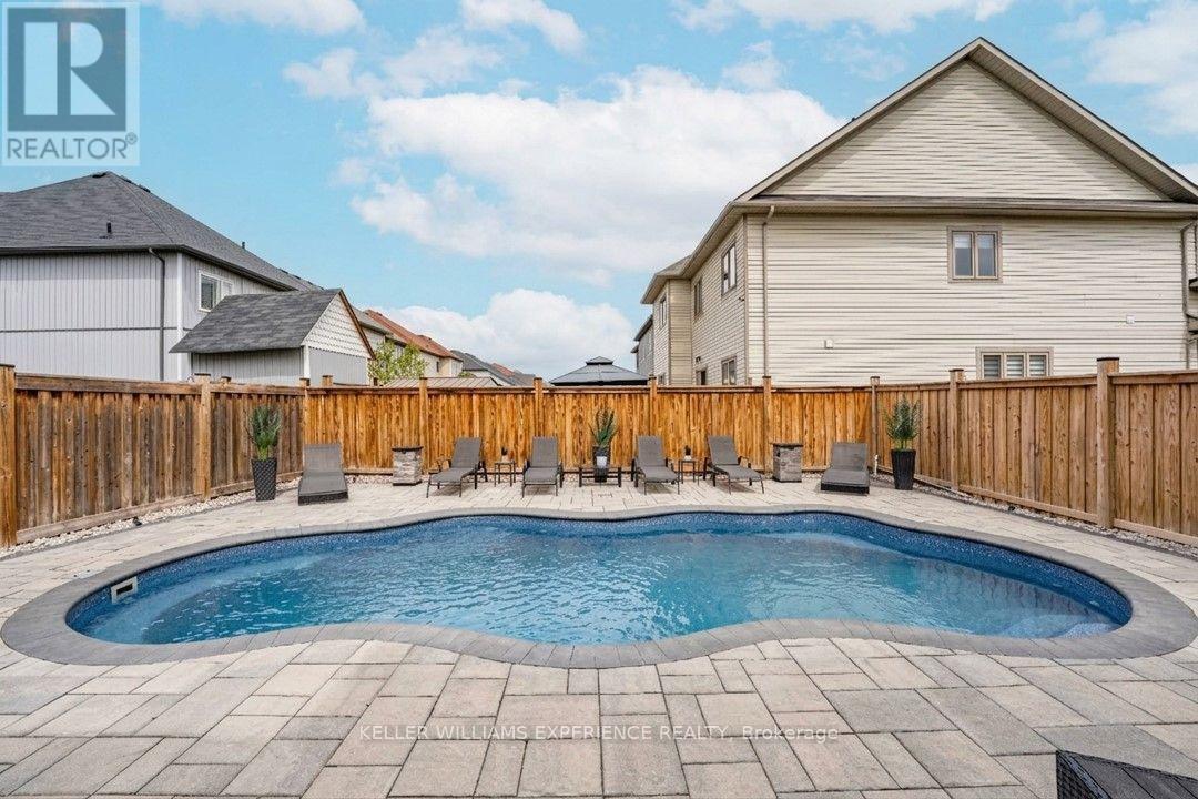 105 Decarolis Crescent, Essa, Ontario L3W 0B4 - Photo 37 - N13759486
