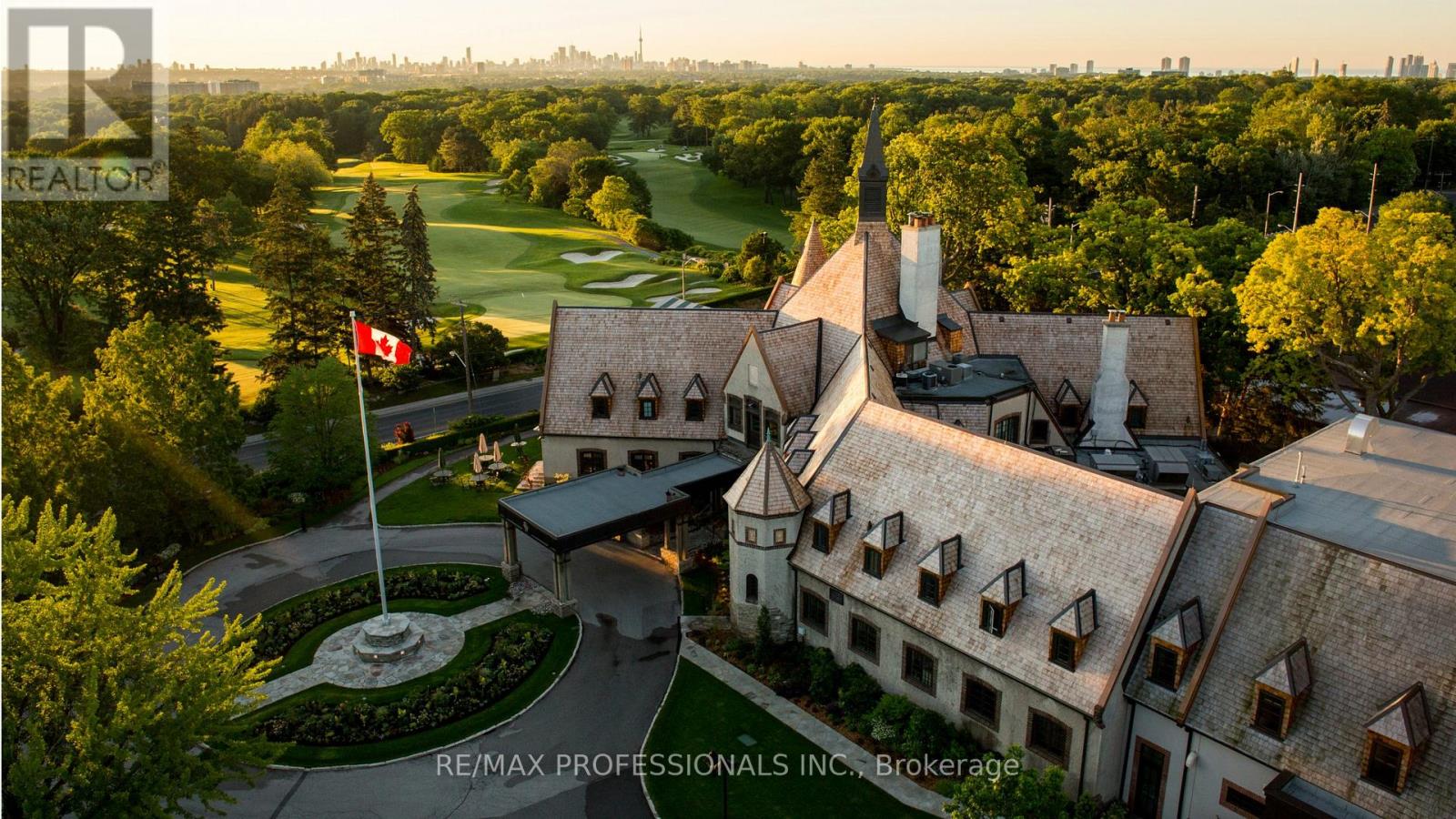 10 WOODMERE COURT, Toronto, Ontario