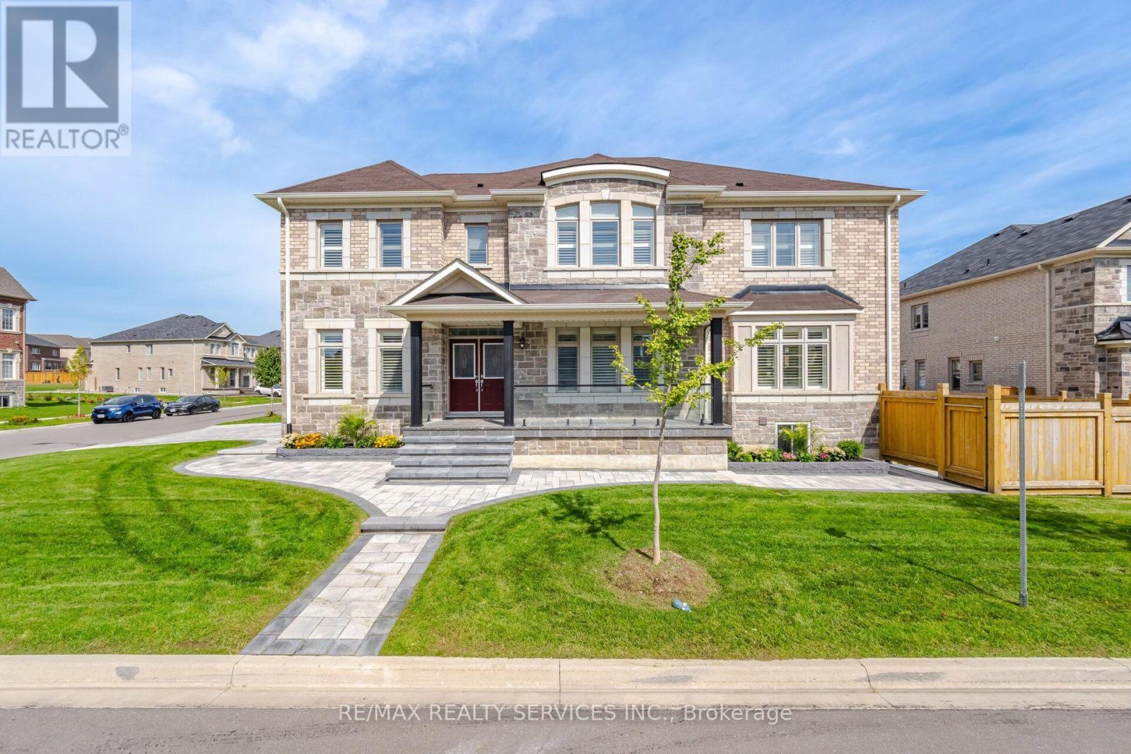 1 Breckonwood Street, Caledon, Ontario  L7C 4G6 - Photo 2 - W13768250