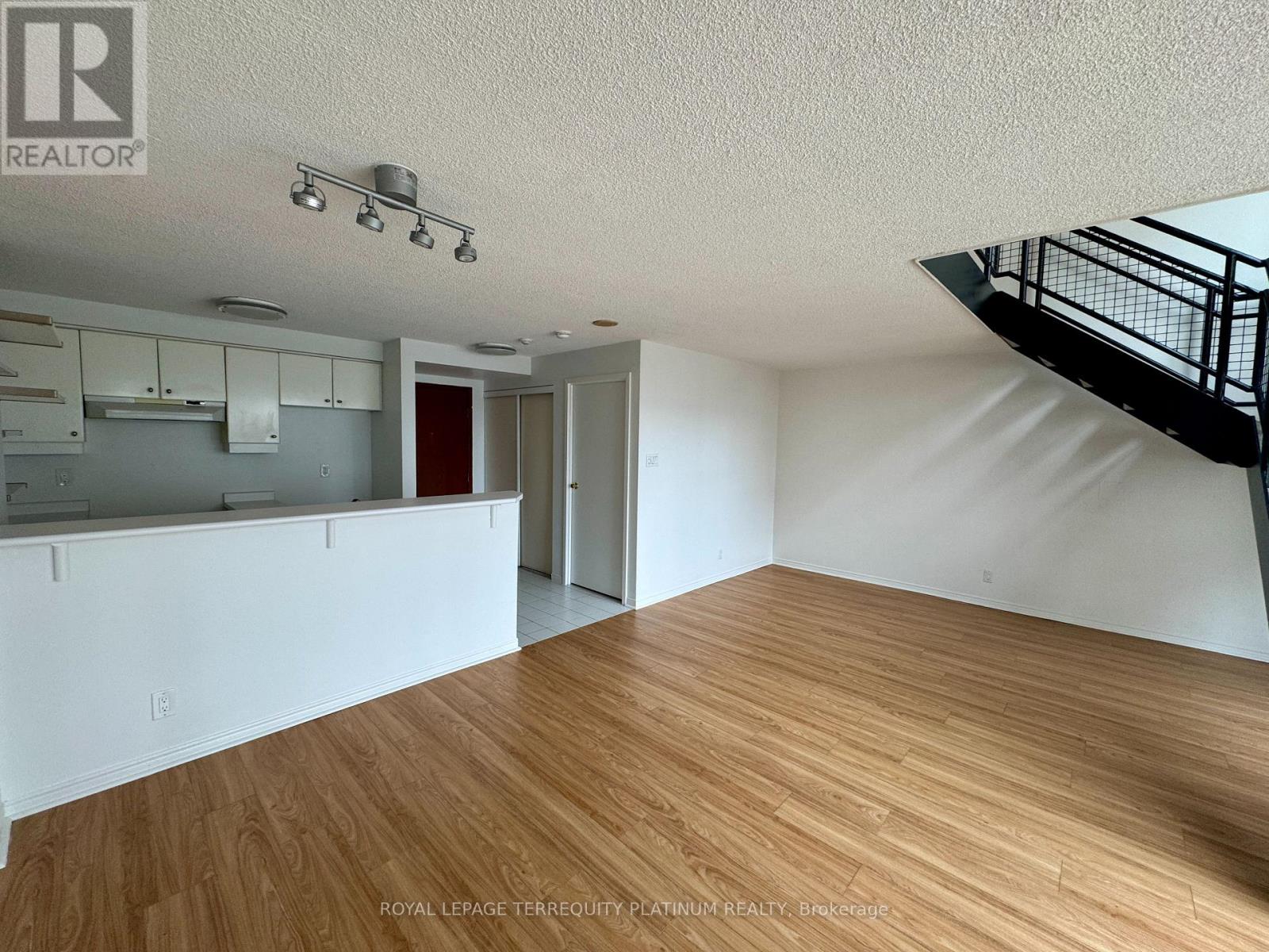 2409 - 10 Yonge Street, Toronto, Ontario  M5E 1R4 - Photo 2 - C13810412