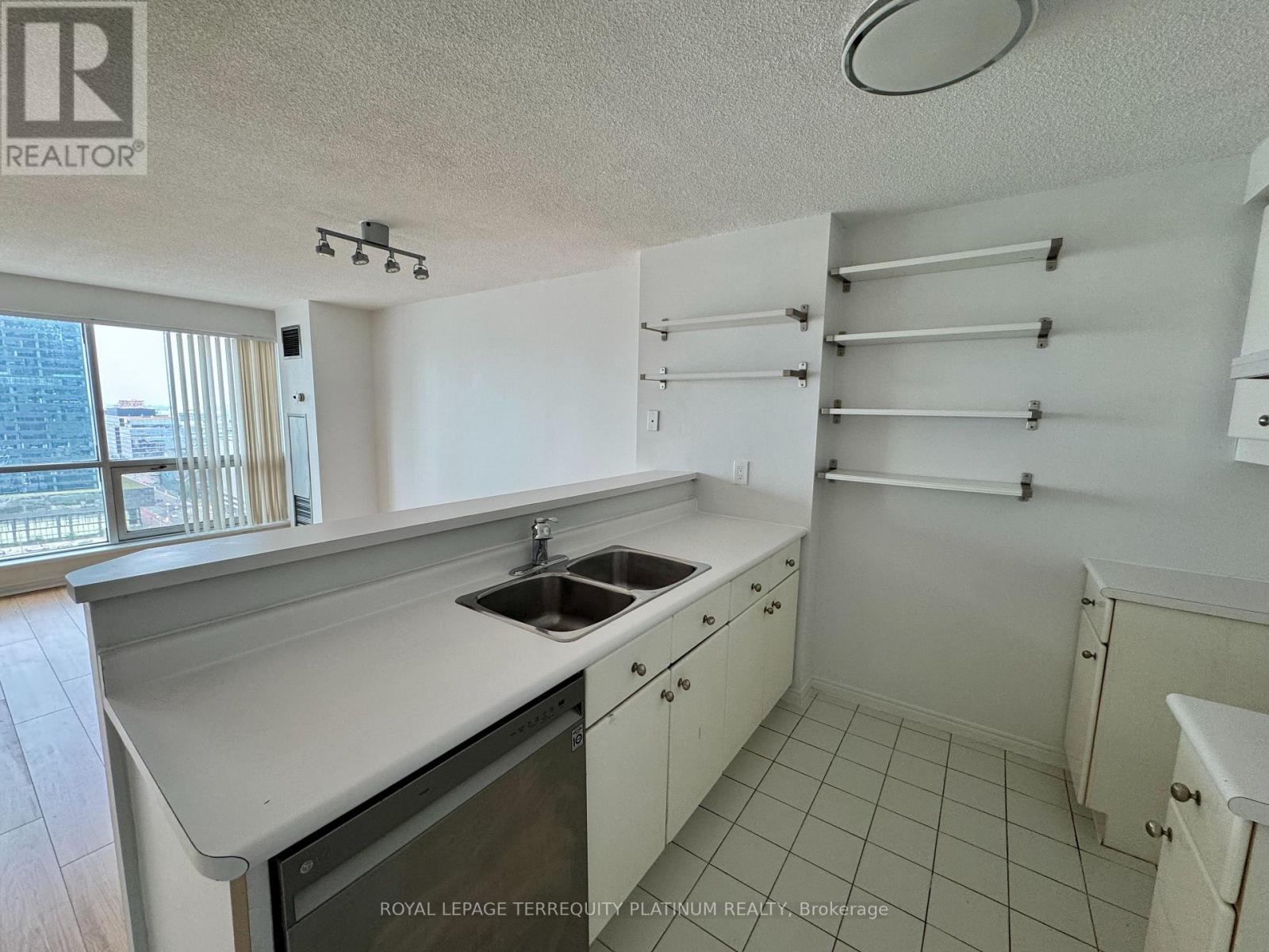 2409 - 10 Yonge Street, Toronto, Ontario  M5E 1R4 - Photo 5 - C13810412