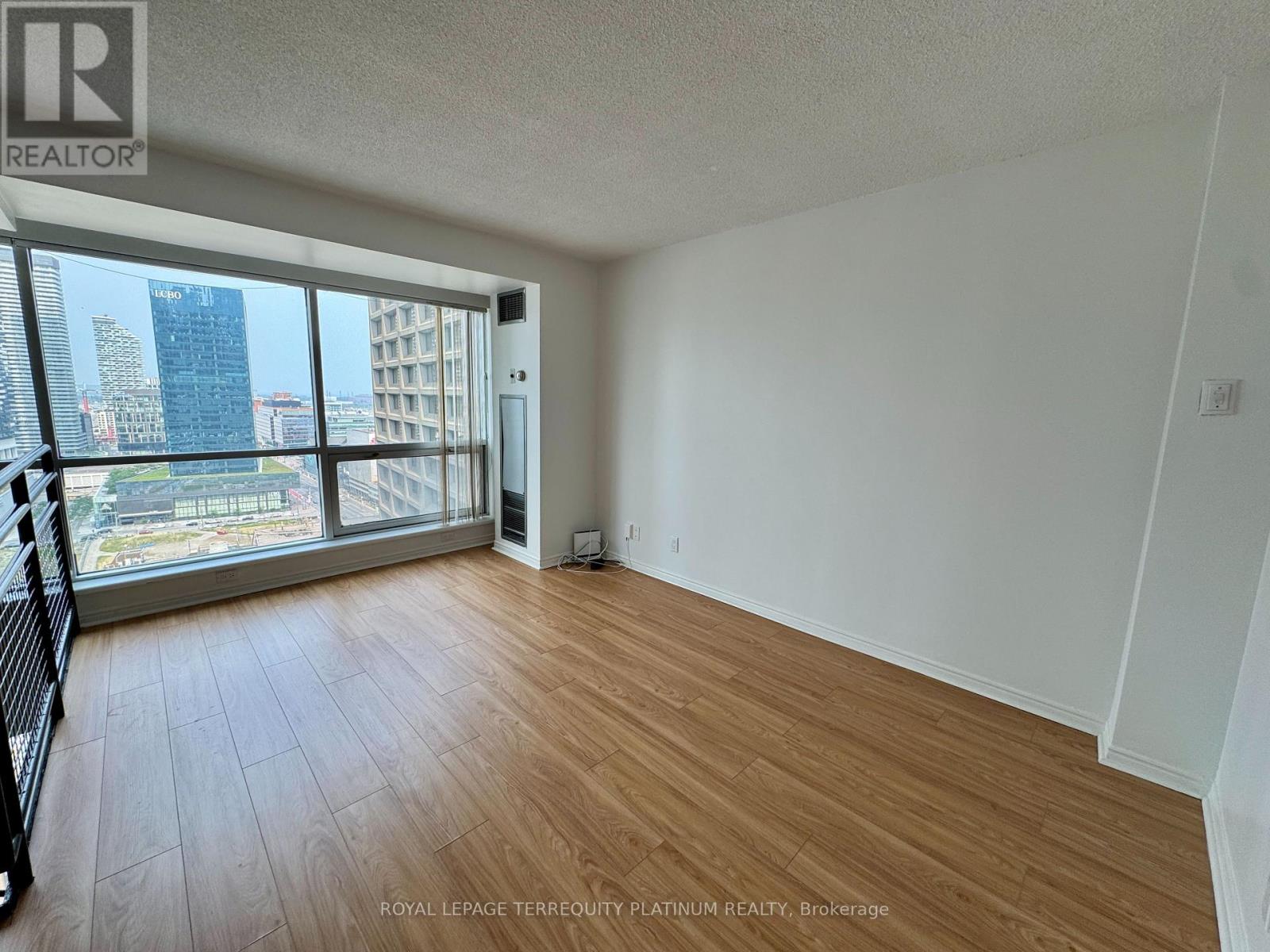 2409 - 10 Yonge Street, Toronto, Ontario  M5E 1R4 - Photo 7 - C13810412
