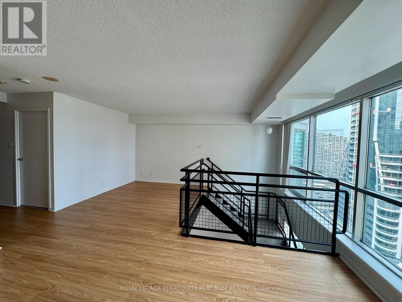2409 - 10 Yonge Street, Toronto, Ontario  M5E 1R4 - Photo 9 - C13810412