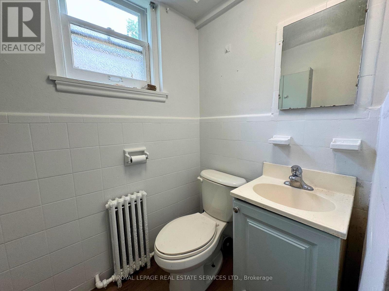 Basement Apartment - 20 Park Boulevard, Toronto, Ontario  M8W 1G7 - Photo 10 - W13766838