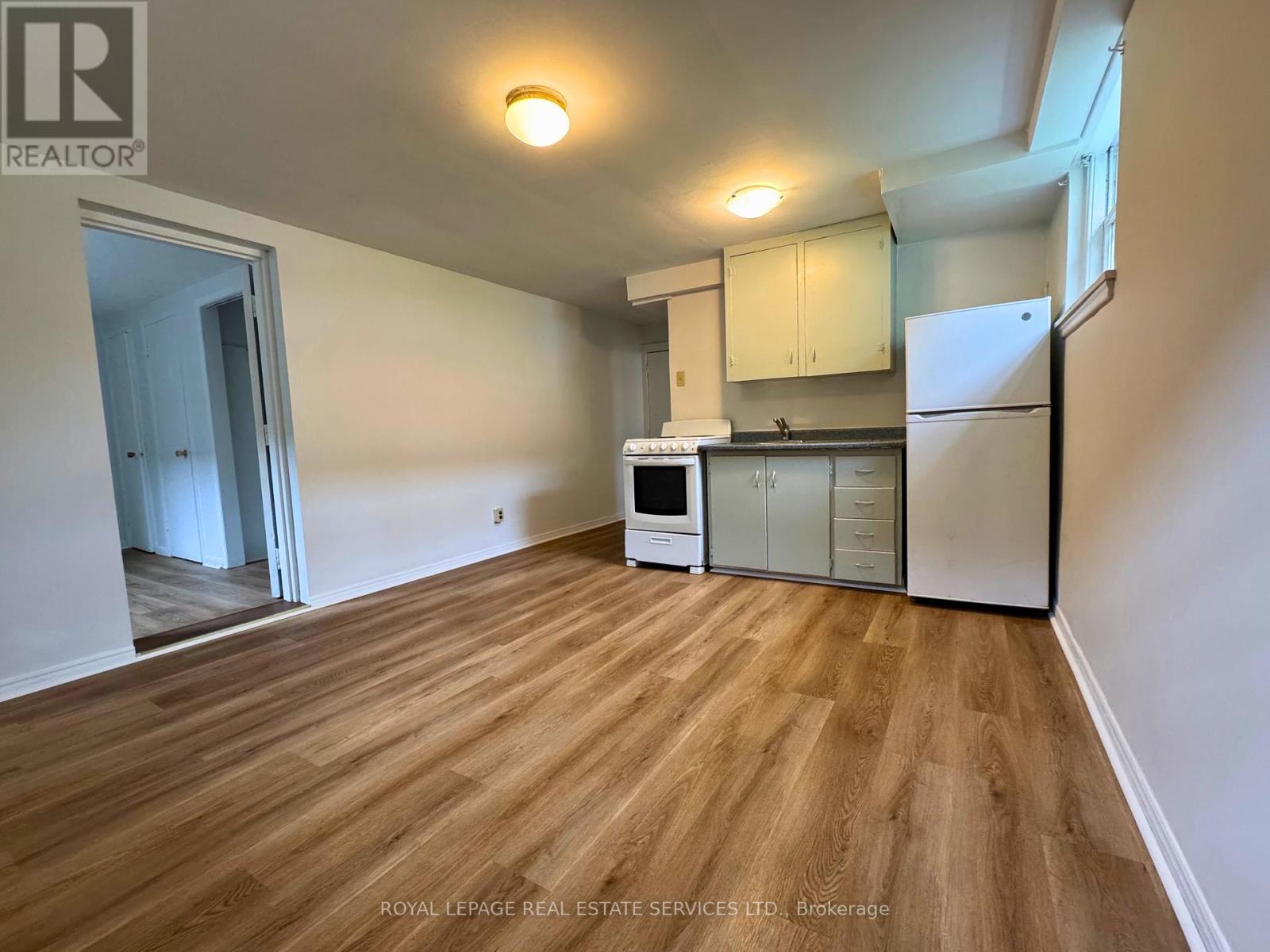 Basement Apartment - 20 Park Boulevard, Toronto, Ontario  M8W 1G7 - Photo 4 - W13766838