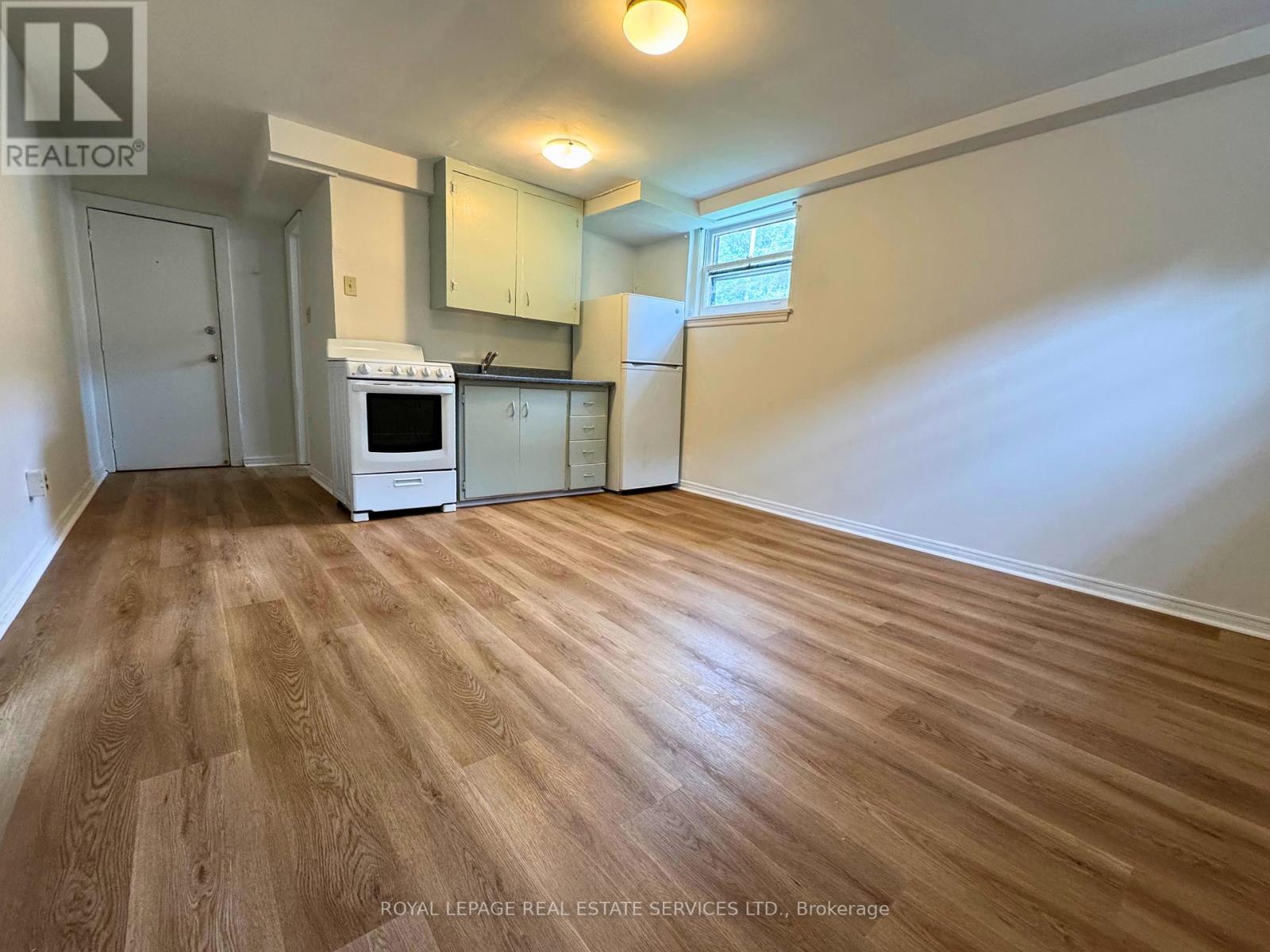 Basement Apartment - 20 Park Boulevard, Toronto, Ontario  M8W 1G7 - Photo 6 - W13766838