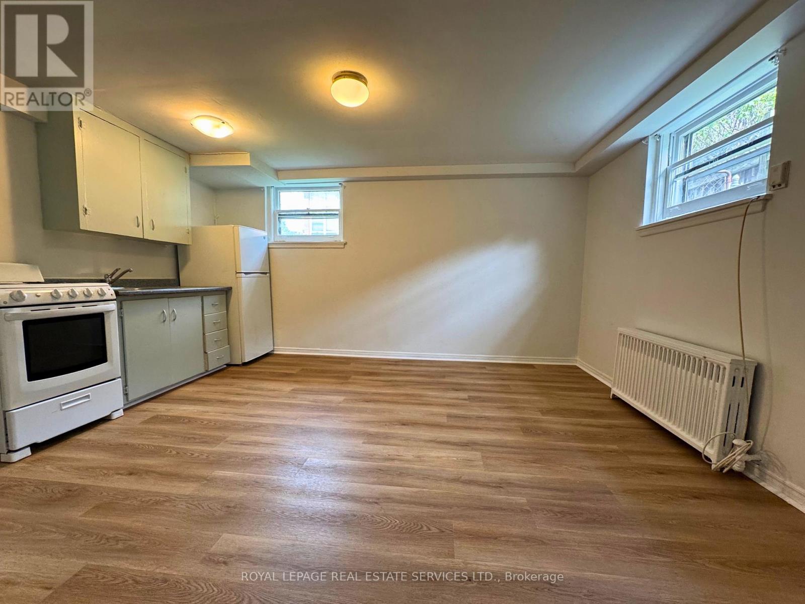Basement Apartment - 20 Park Boulevard, Toronto, Ontario  M8W 1G7 - Photo 5 - W13766838