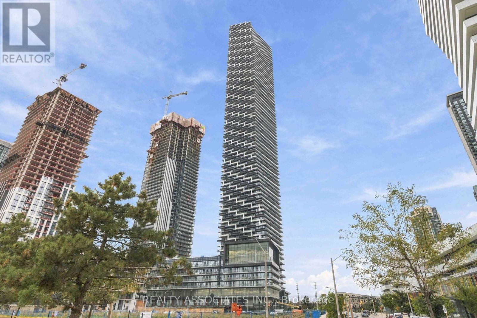 5703 - 448 Burnhamthorpe Road W, Mississauga, Ontario  L5B 0R4 - Photo 2 - W13810388