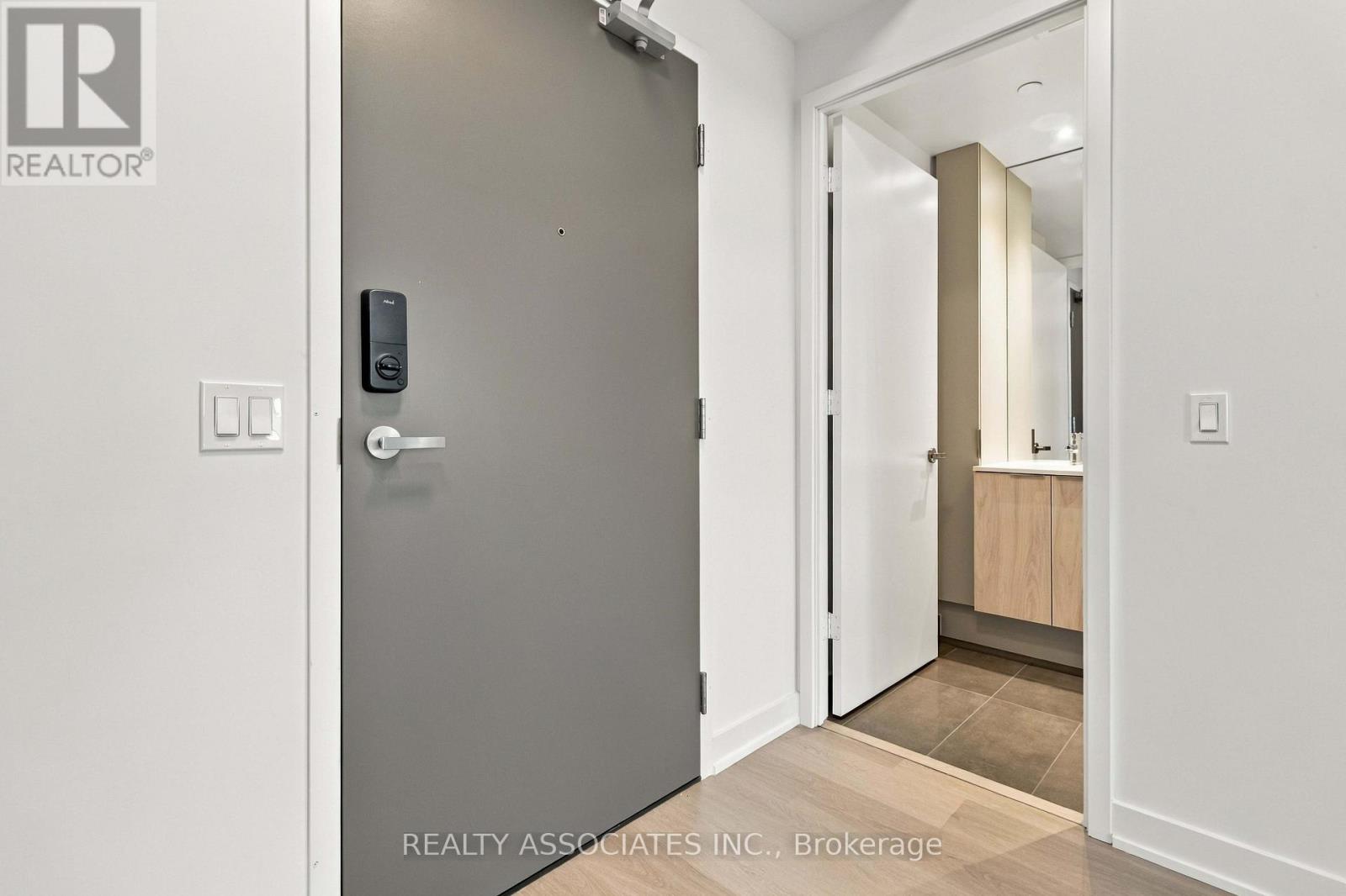 5703 - 448 Burnhamthorpe Road W, Mississauga, Ontario  L5B 0R4 - Photo 7 - W13810388