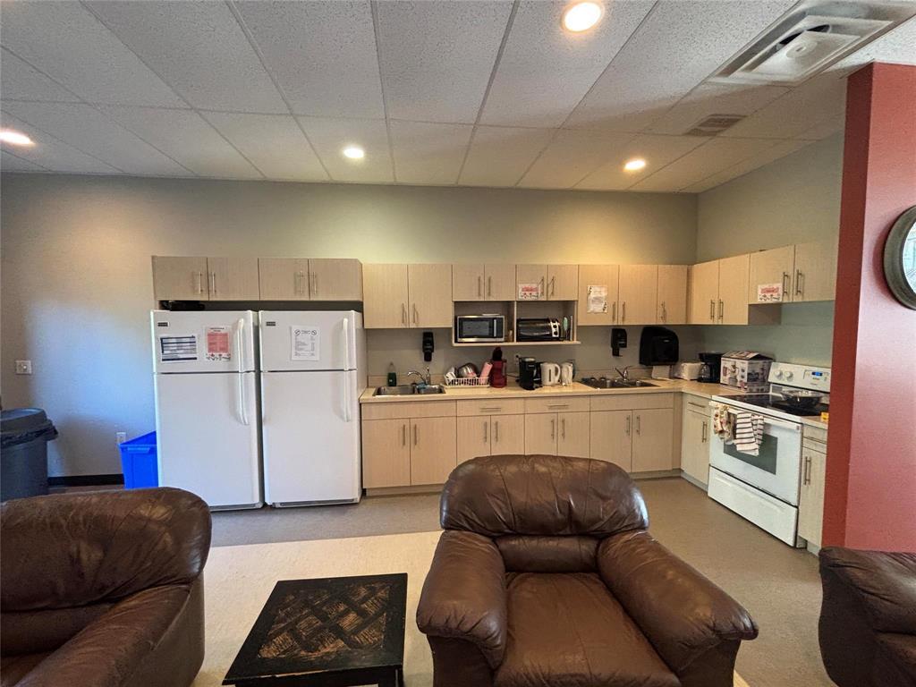 101 Campus Drive, Steinbach, Manitoba  R5G 1T4 - Photo 5 - 202623407