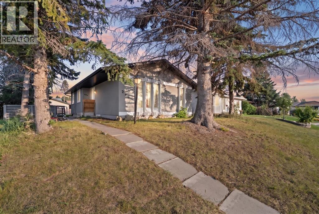 259 Manora Crescent NE, Calgary, Alberta  T2A 4S4 - Photo 2 - A2341205