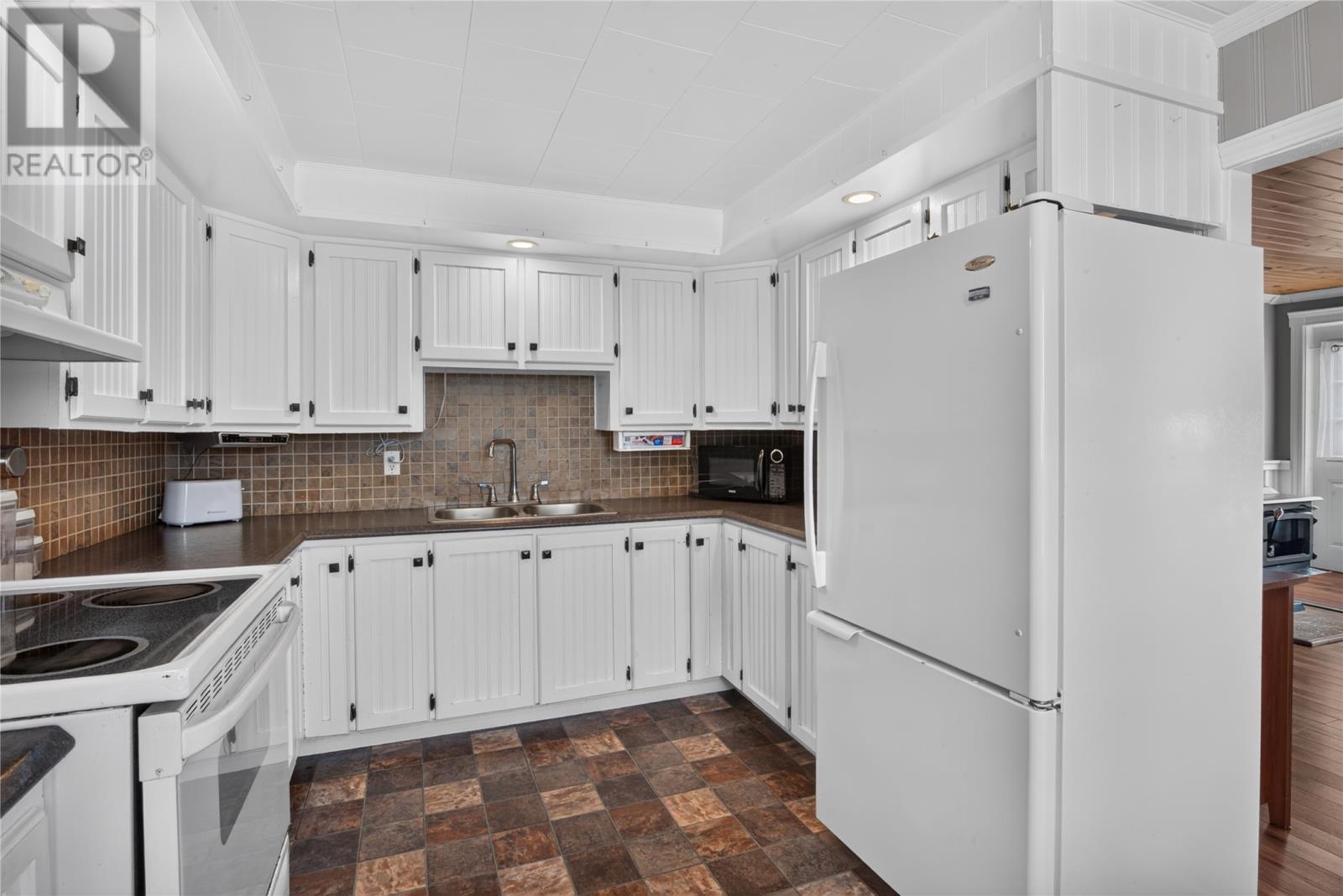 12 Riverside Road W, Glovertown — photo 6