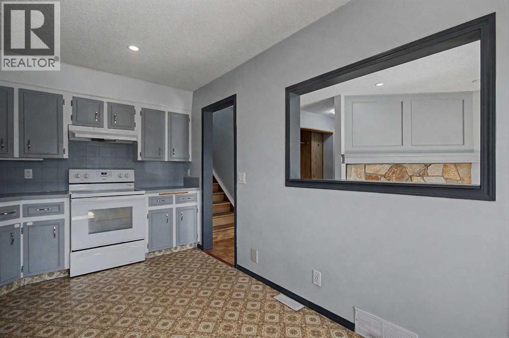 2444 Woodview Drive SW, Calgary, Alberta  T2W 4X7 - Photo 7 - A2343829